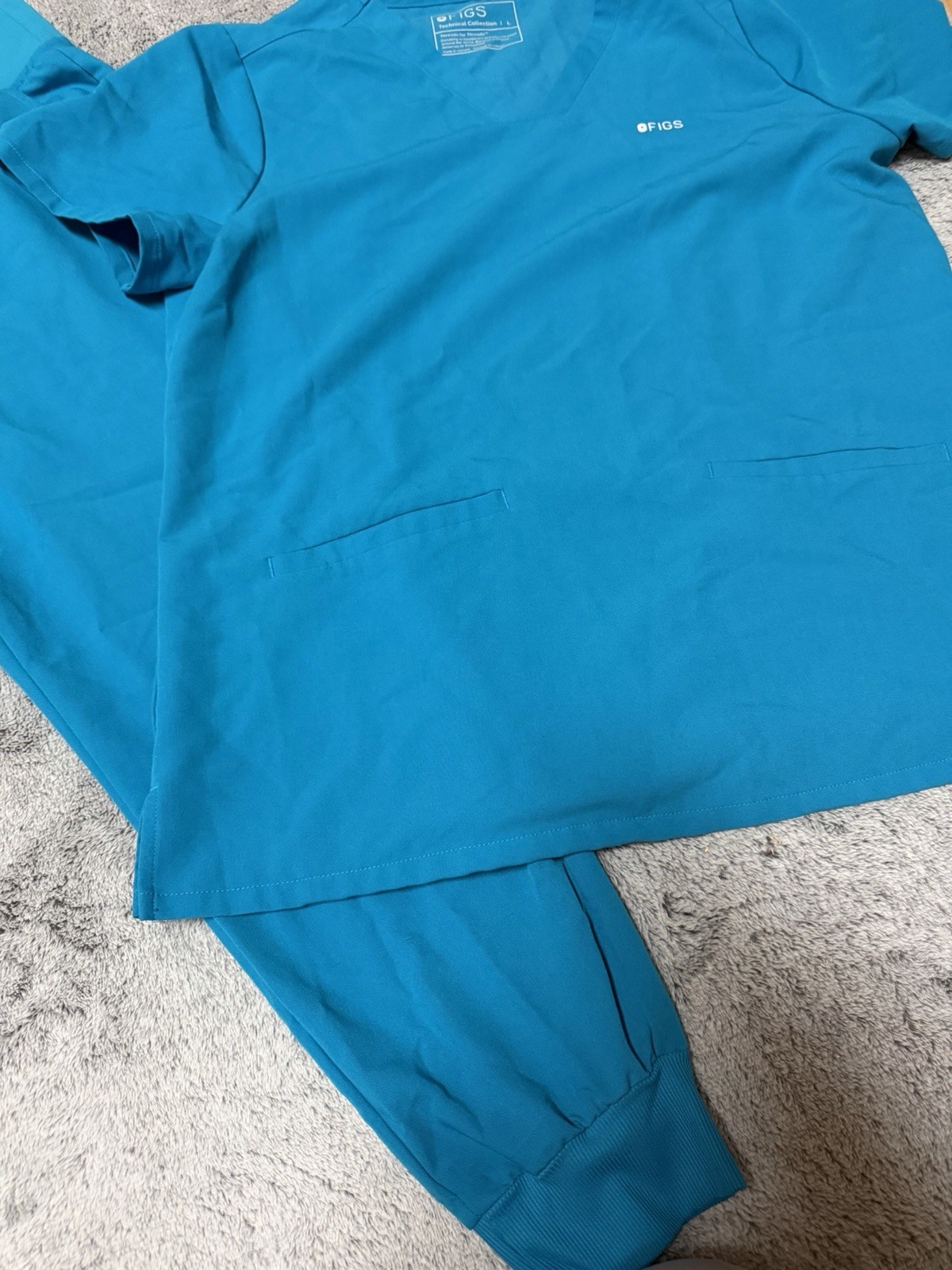 Figs Technical Collection V-Neck Scrub Set in Teal size large