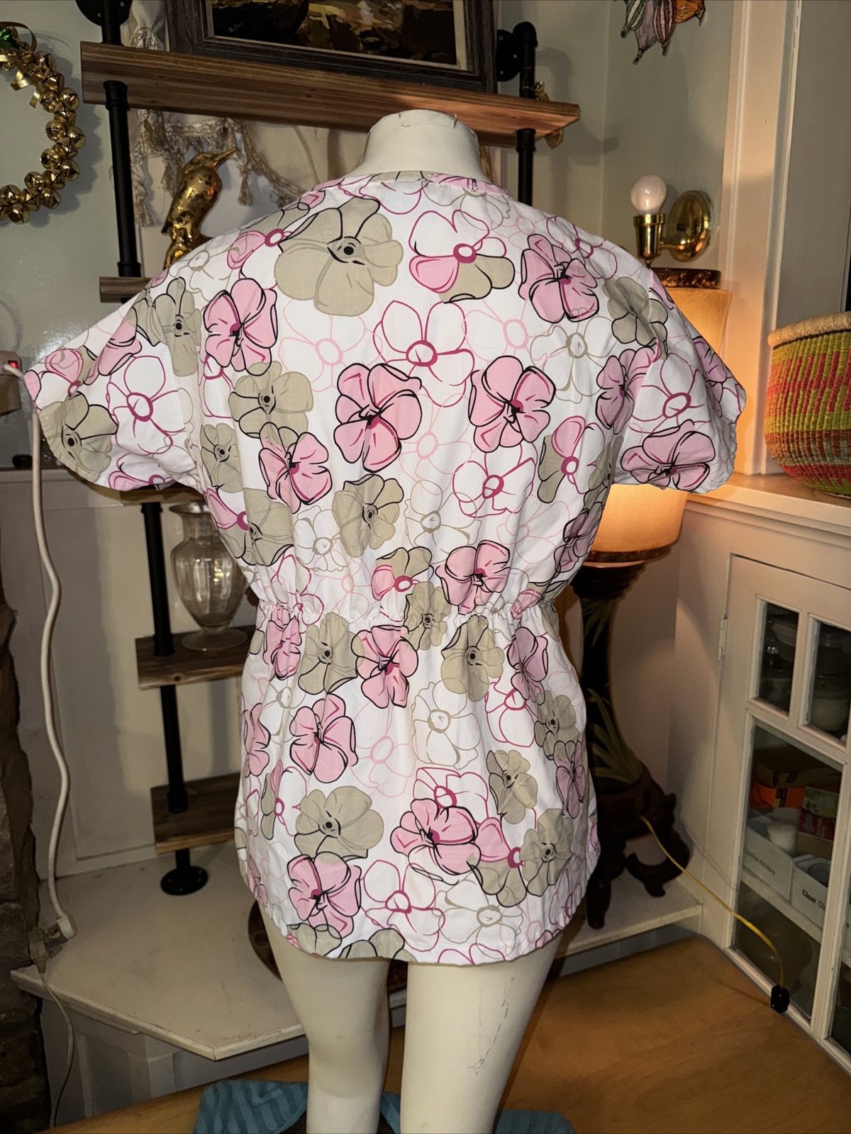 WOMENS Mg Medgear Floral Hospital Scrub Shirt Medium Scrubs