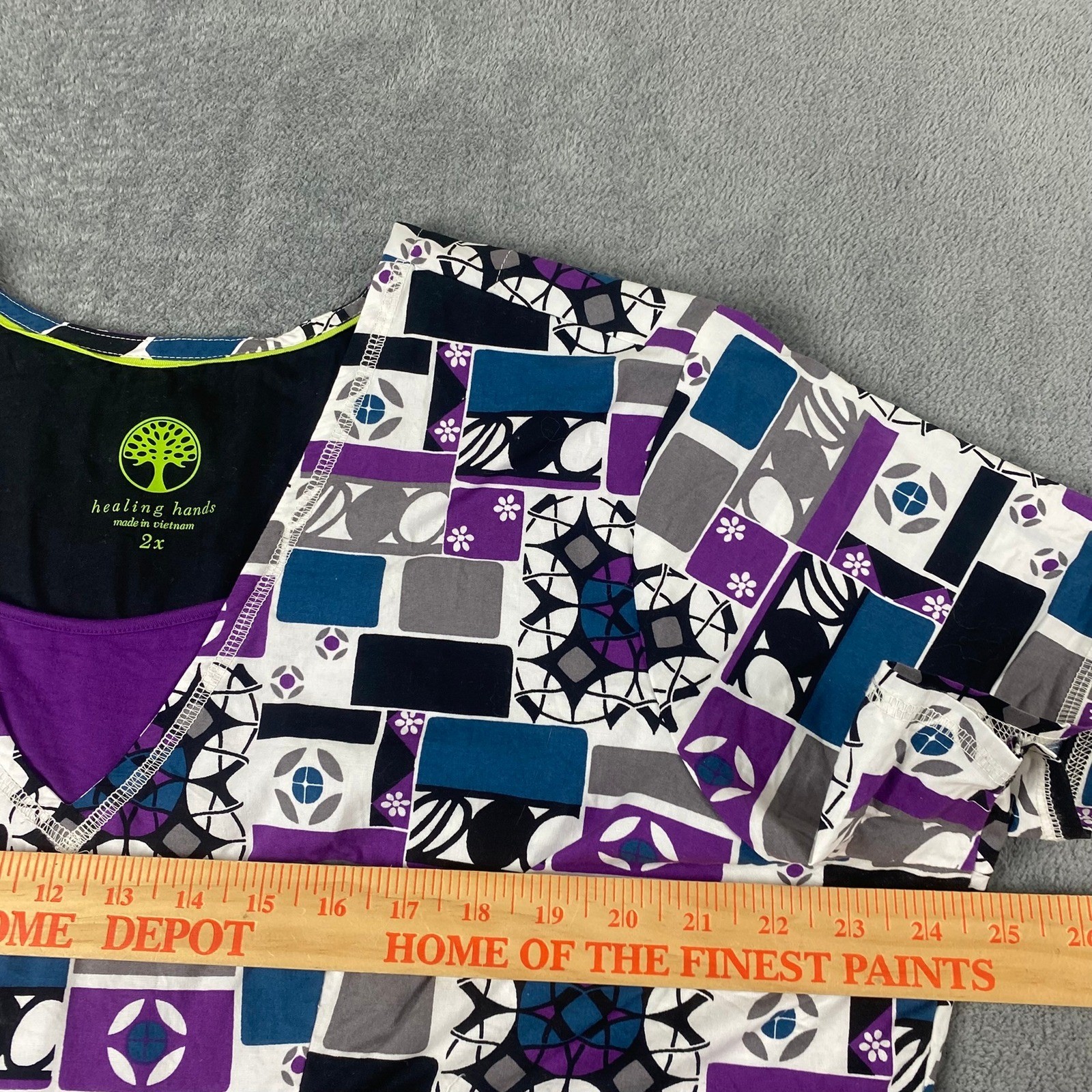 Healing Hands Womens 2X Scrub Top Purple Blue Geometric Mosaic V-Neck 2015X