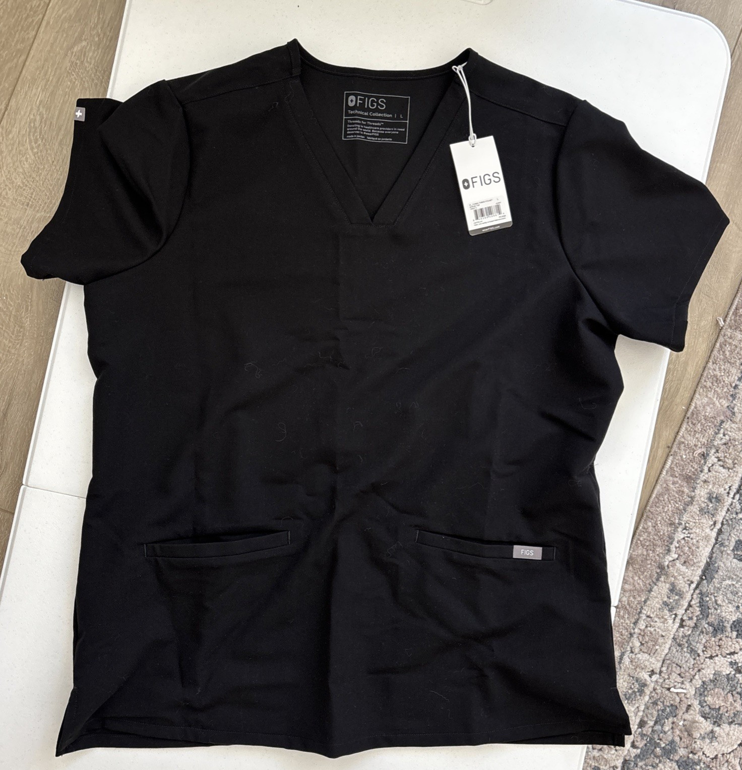 FIGS Casma Three-Pocket Scrub Top Black V-Neck Size L Large NWT New with Tag