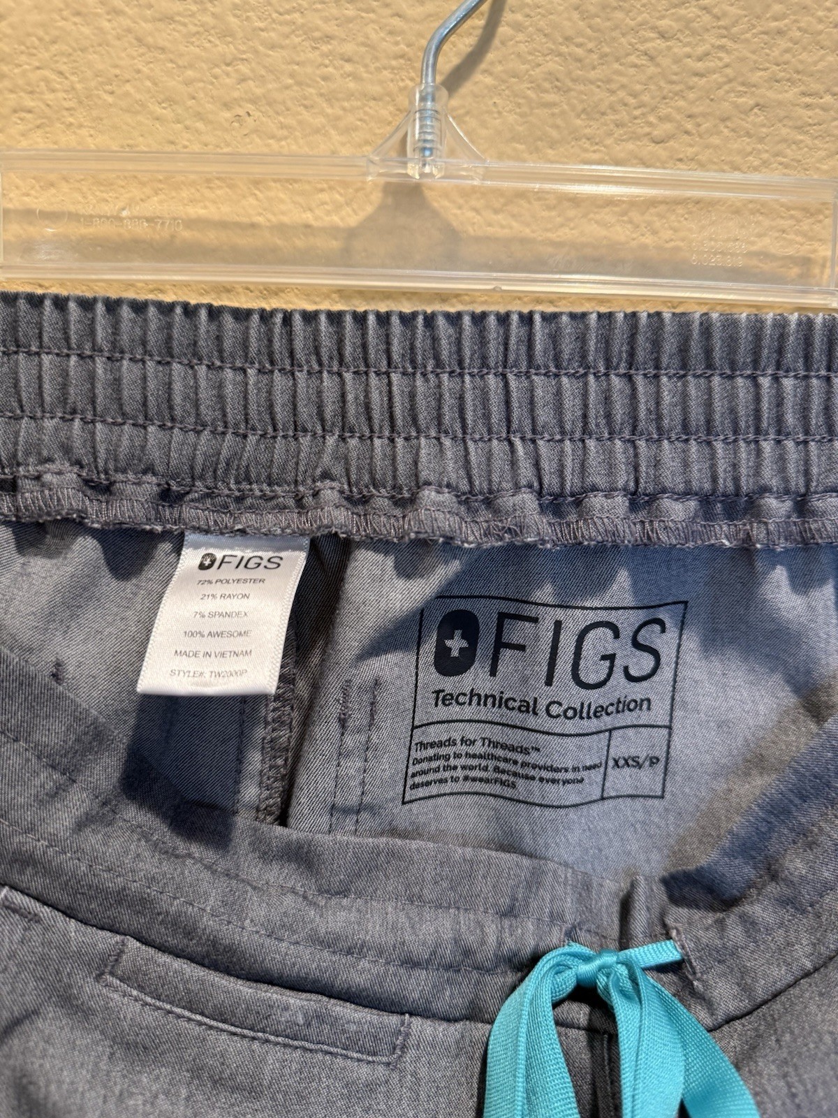FIGS Technical Collection Women’s XXS/P Gray Twill Scrub Set
