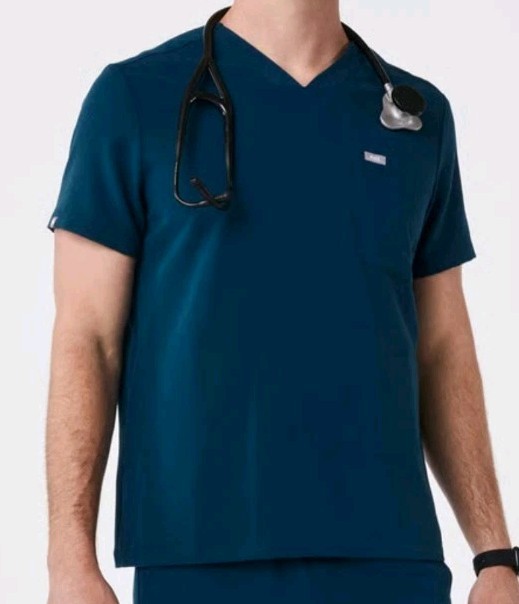 FIGS NWT Scrub Top Chisec Men’s 3 Pocket Technical Collection Deep Reef Blue L