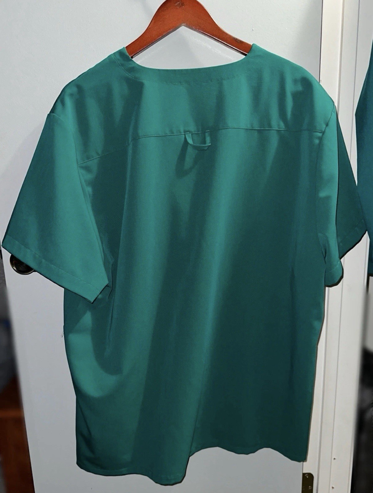 Mandala Scrub Top Hunter Green Men’s 2XL 3 Pocket – Chest Pocket w/ Side Pockets