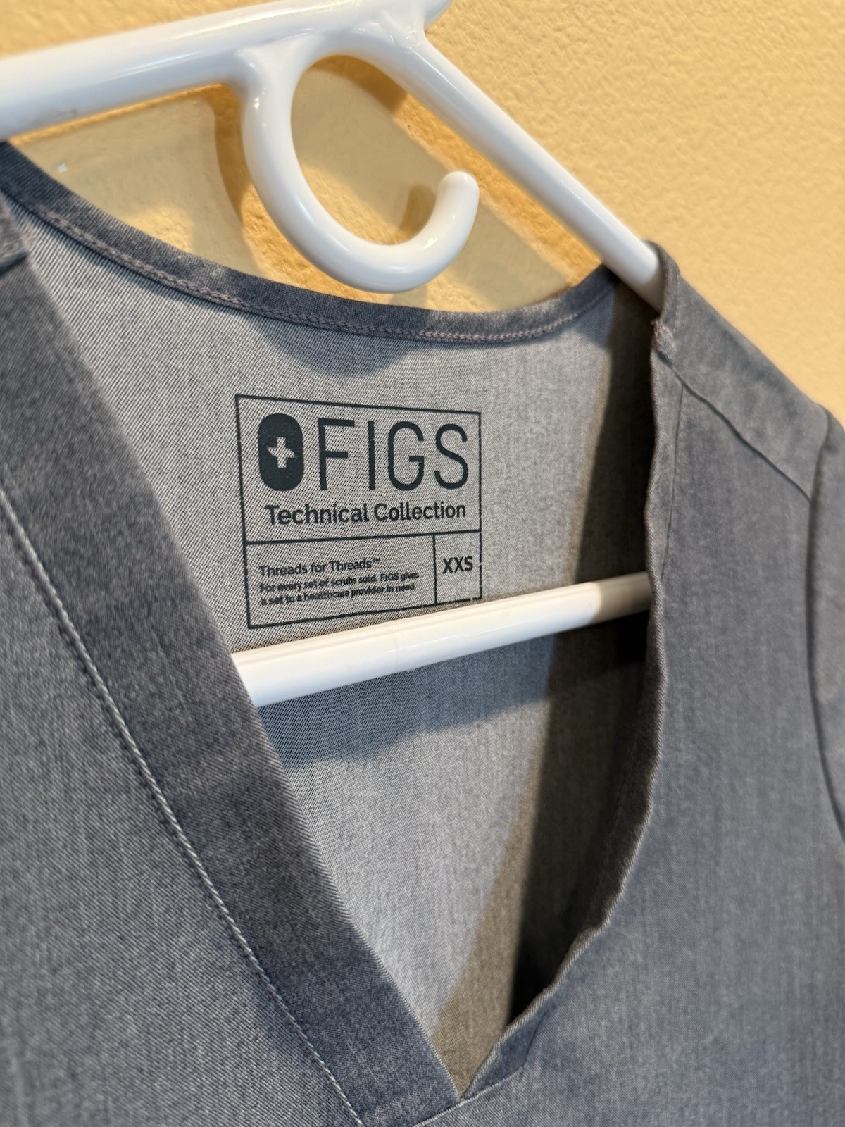 FIGS Technical Collection Women’s XXS/P Gray Twill Scrub Set
