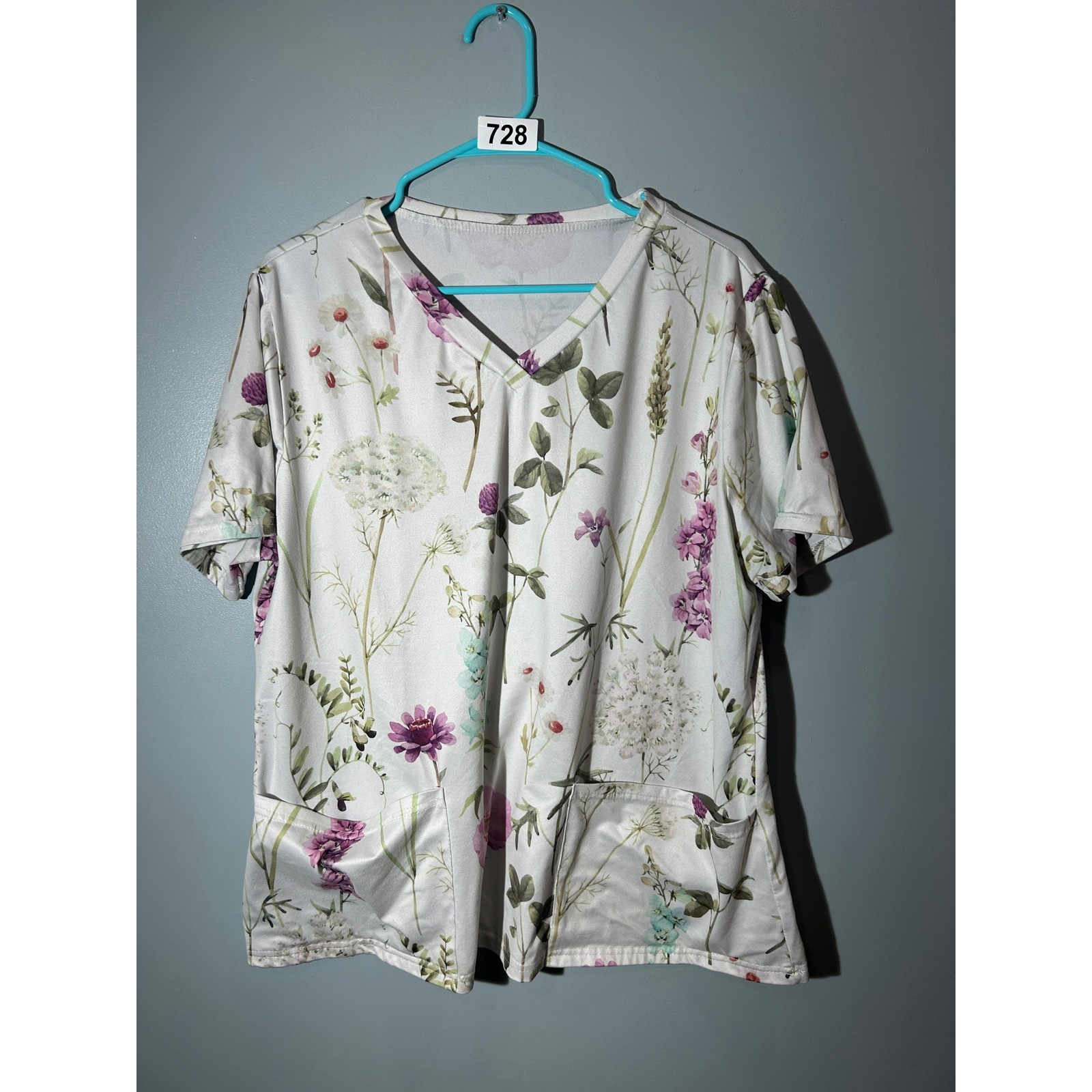Womens Floral V-Neck Scrub Top White Botanical Wildflower Print Medical Uniform