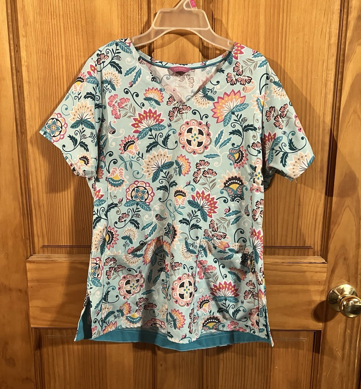 Vera Bradley Women’s Scrub Top Size S V-Neck Short Sleeve Blue Floral Cotton