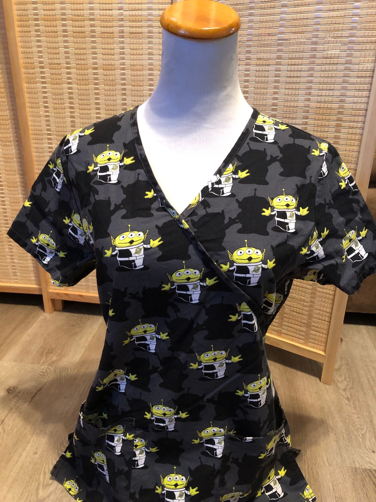 Disney Scrubs Scrub Top Cartoon Pixar Toy Story Alien Small S Black and Green