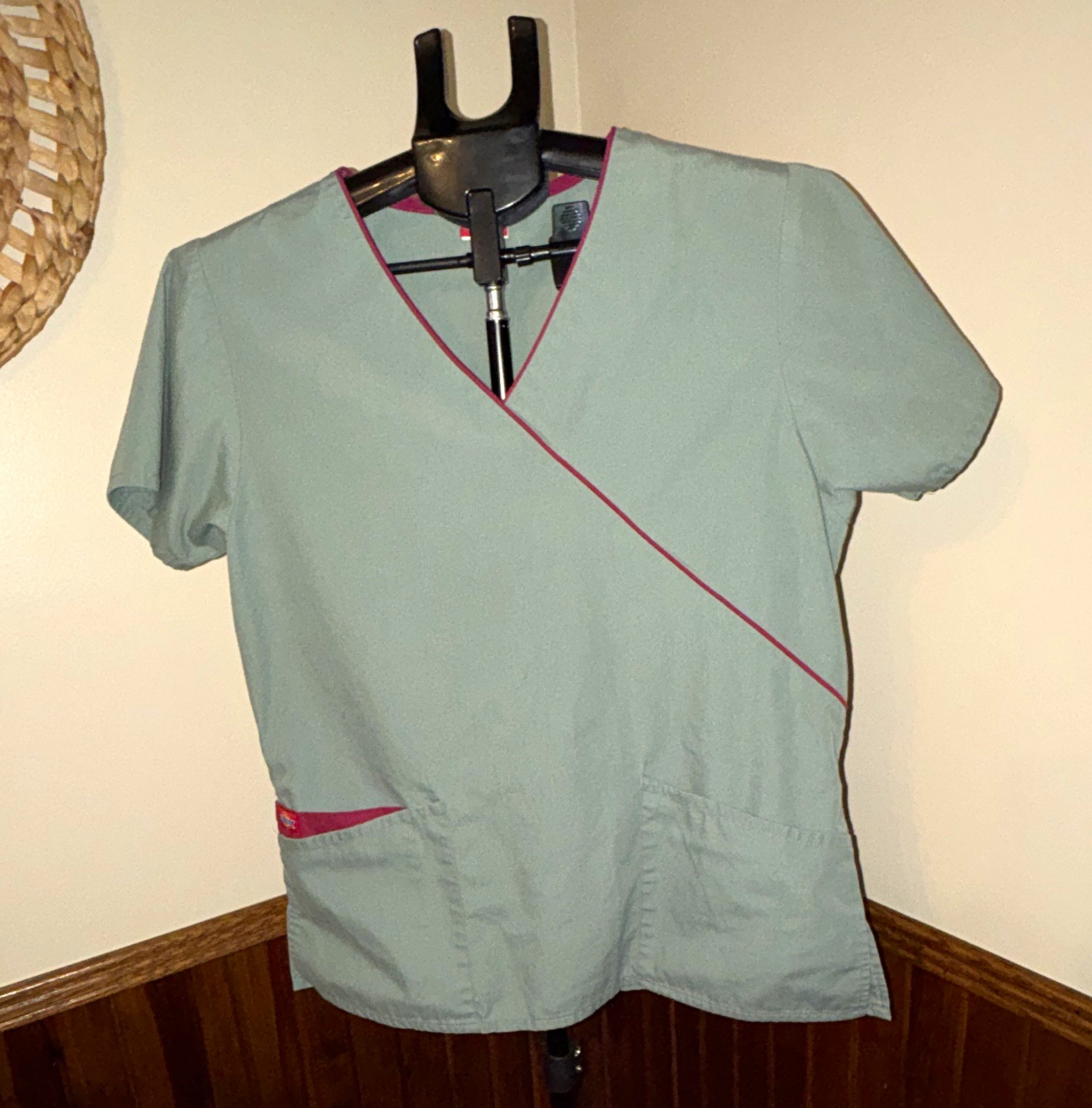 Dickies Women’s Scrub Top S Green Pink Trim Solid Wrap V-Neck Short Sleeve