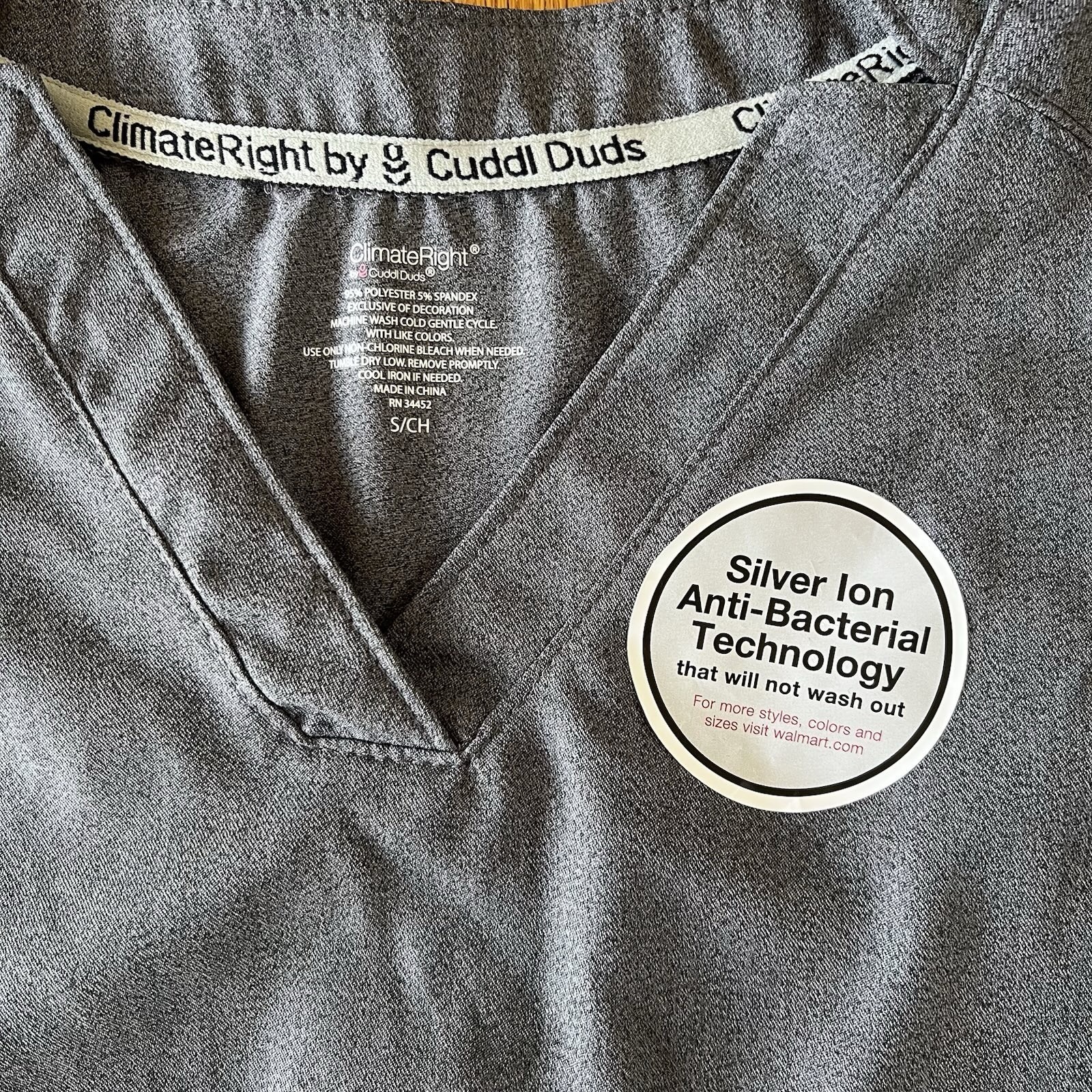 Cuddl Duds ClimateRight Scrub Top Women’s Small Gray Medical Hospital Doctor