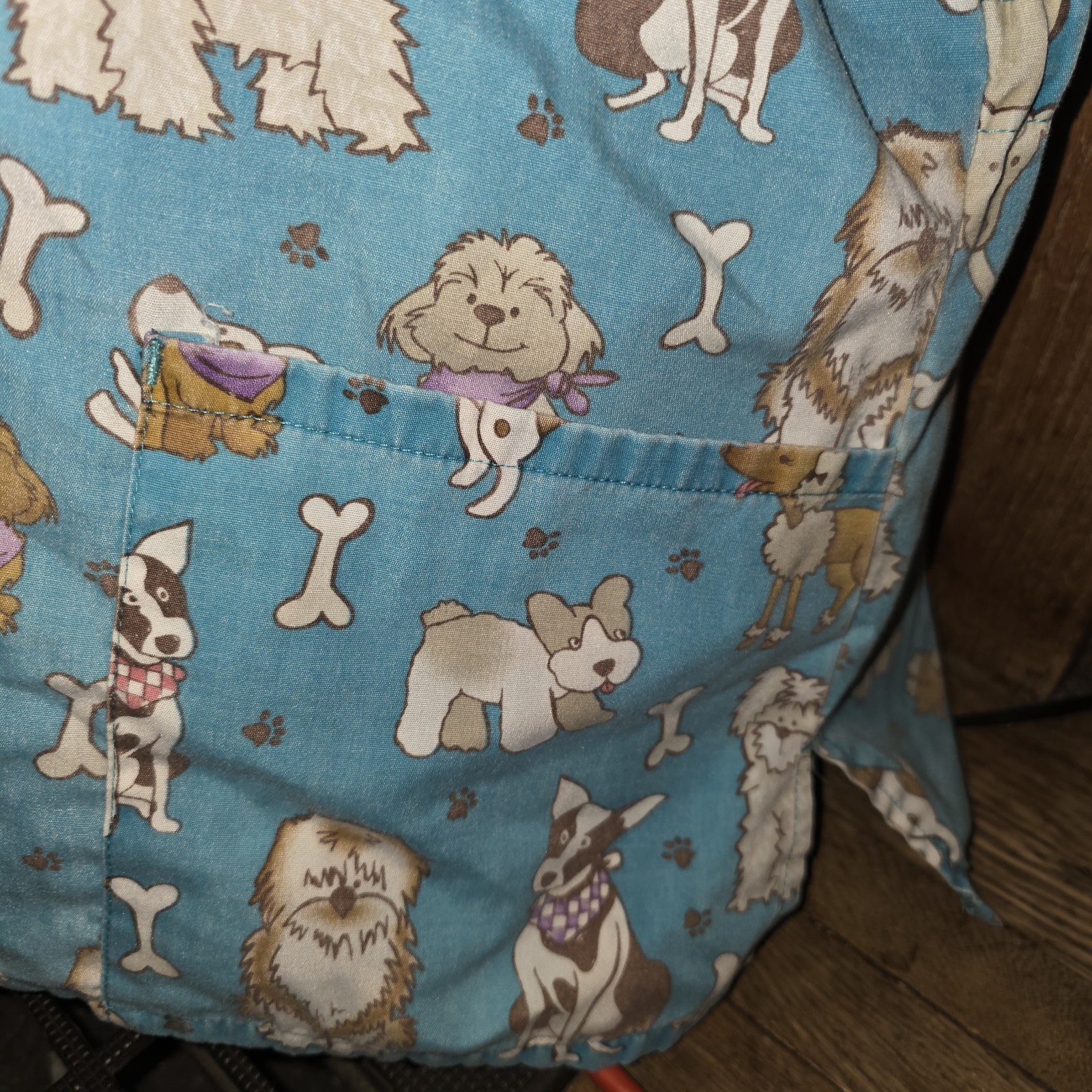 Dog Print Medical Scrub Top in Teal Blue Womens Xl Pockets Short Sleeve
