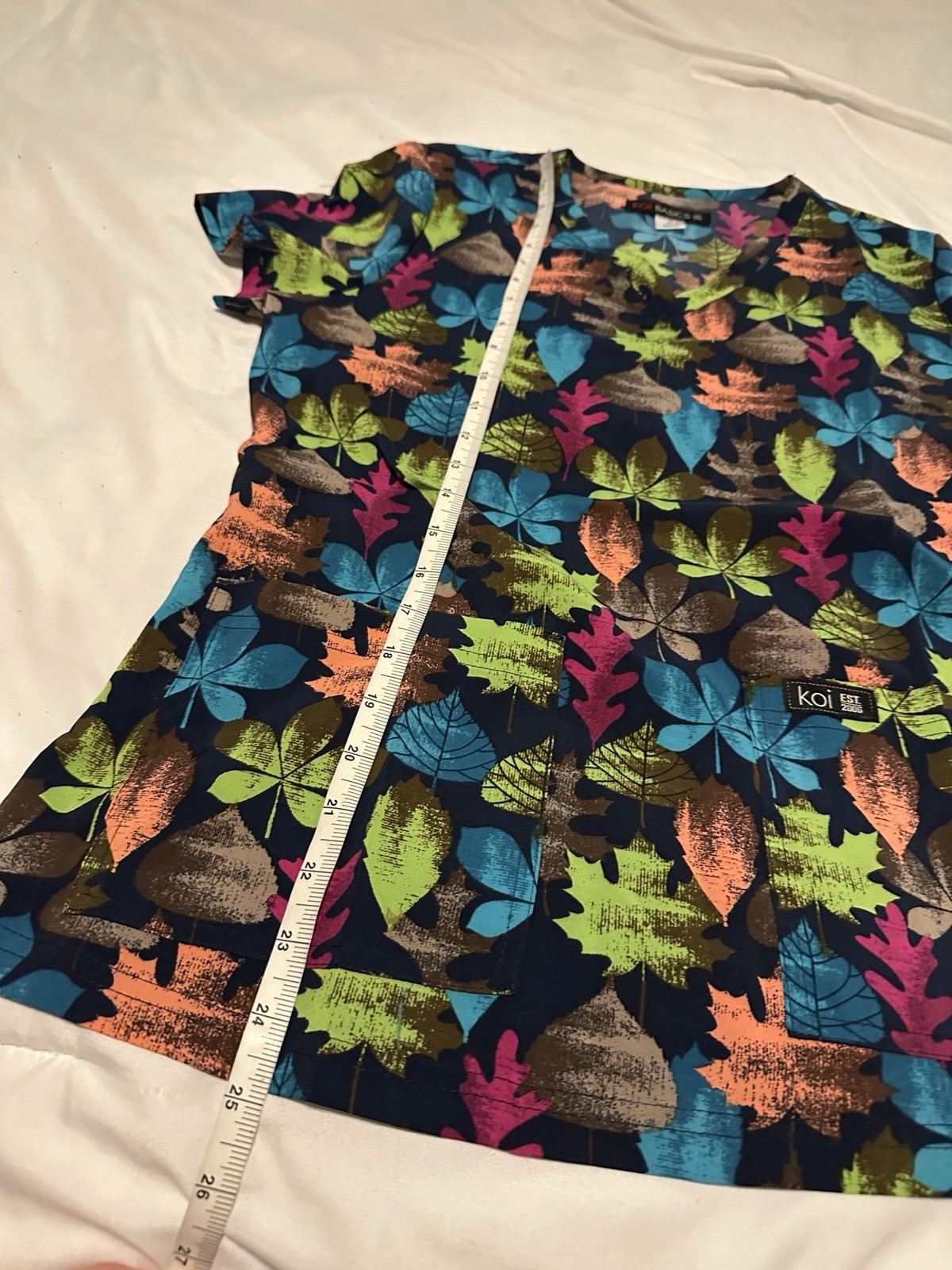 Koi Basics Scrub Top Fall Leaves LESLIE Women’s Size Small NWT