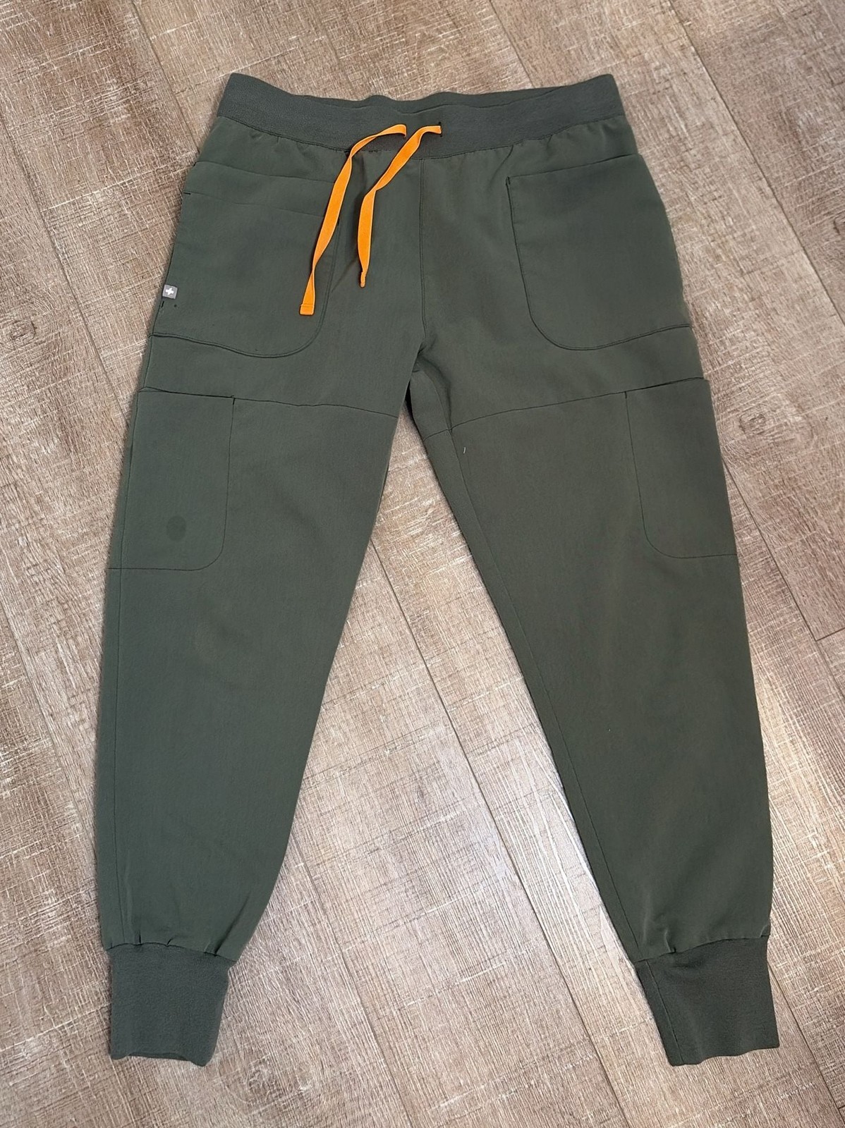 FIGS Zamora Jogger Scrub Pants in Moss Green