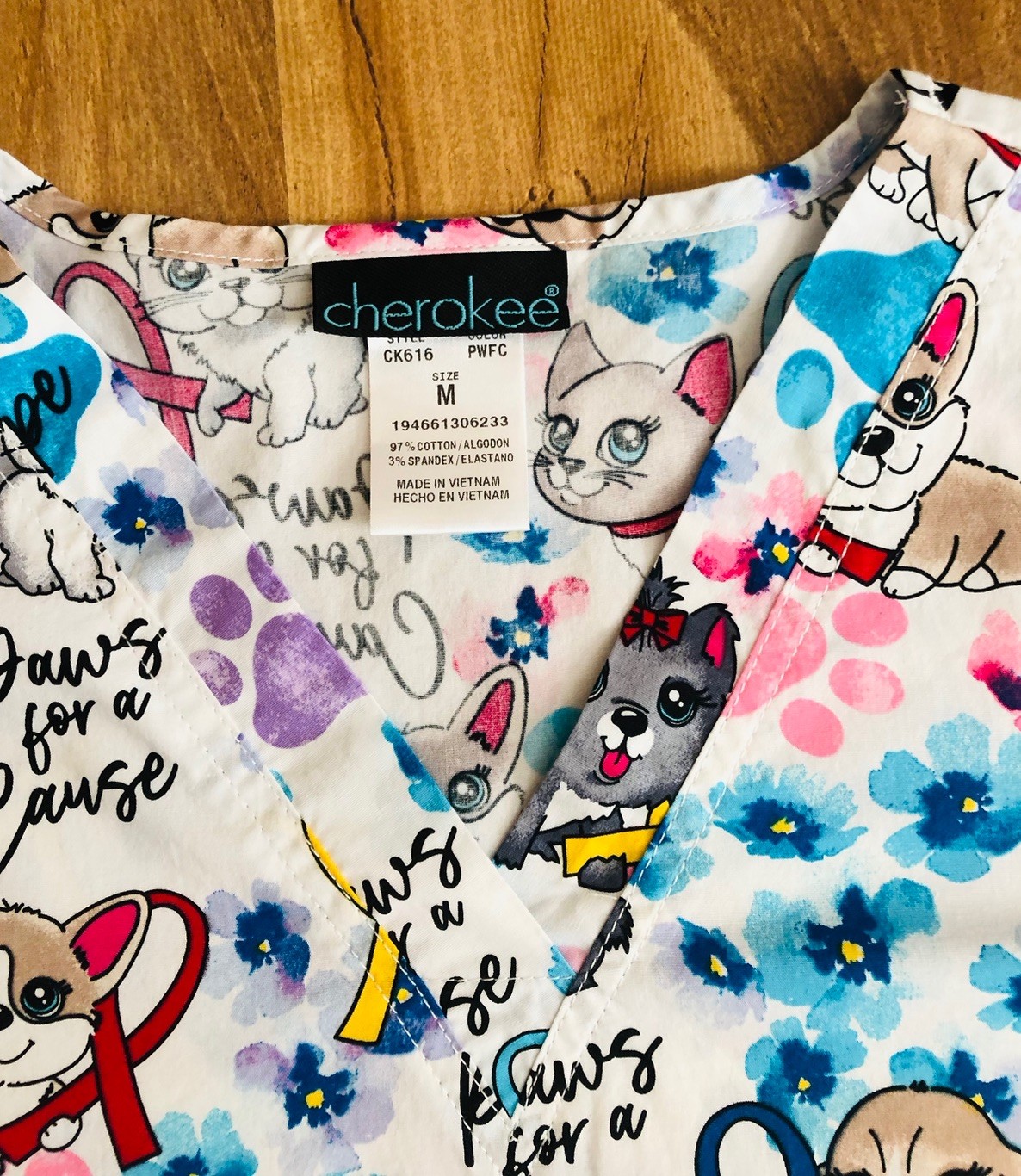 Cherokee Puppy Kitty Love Multicolor Cotton Nursing Scrub Top Women Size Medium