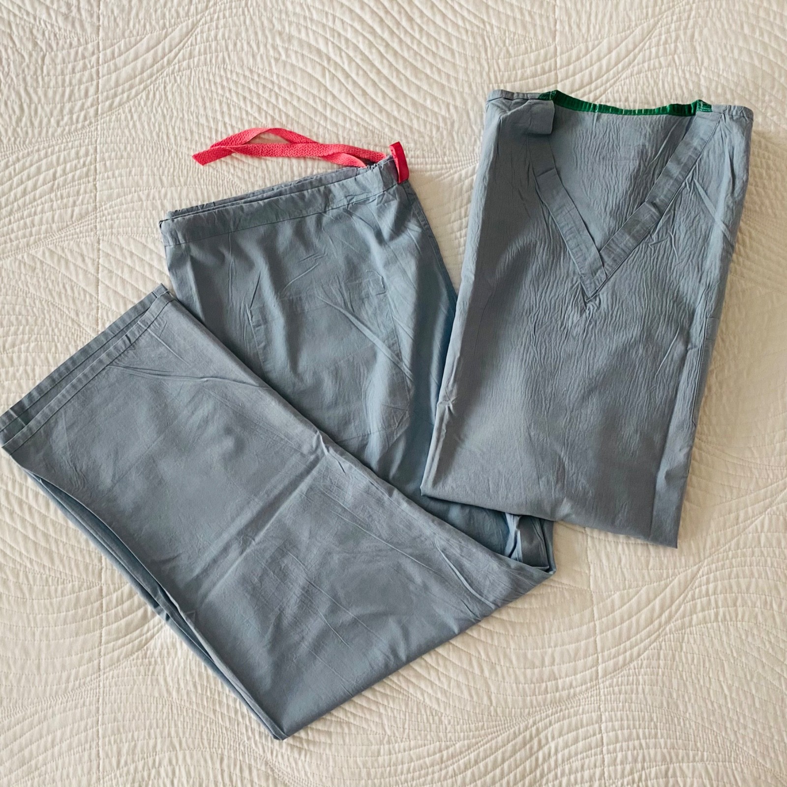 Scrub Set. XL Fashion Seal Healthcare Top and Bottom Hospital Scrubs