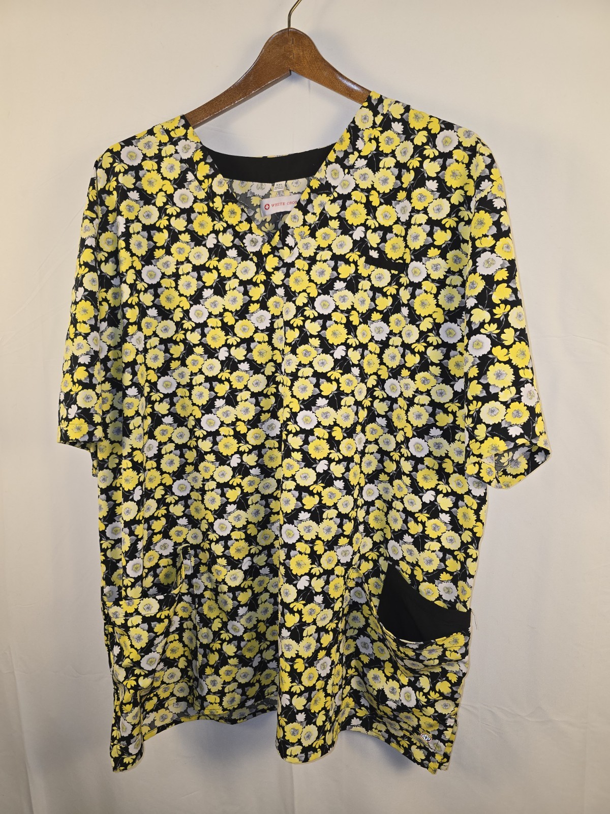 Women’s White Cross Black Yellow Floral Short Sleeve Stretch Scrub Top Size XXL