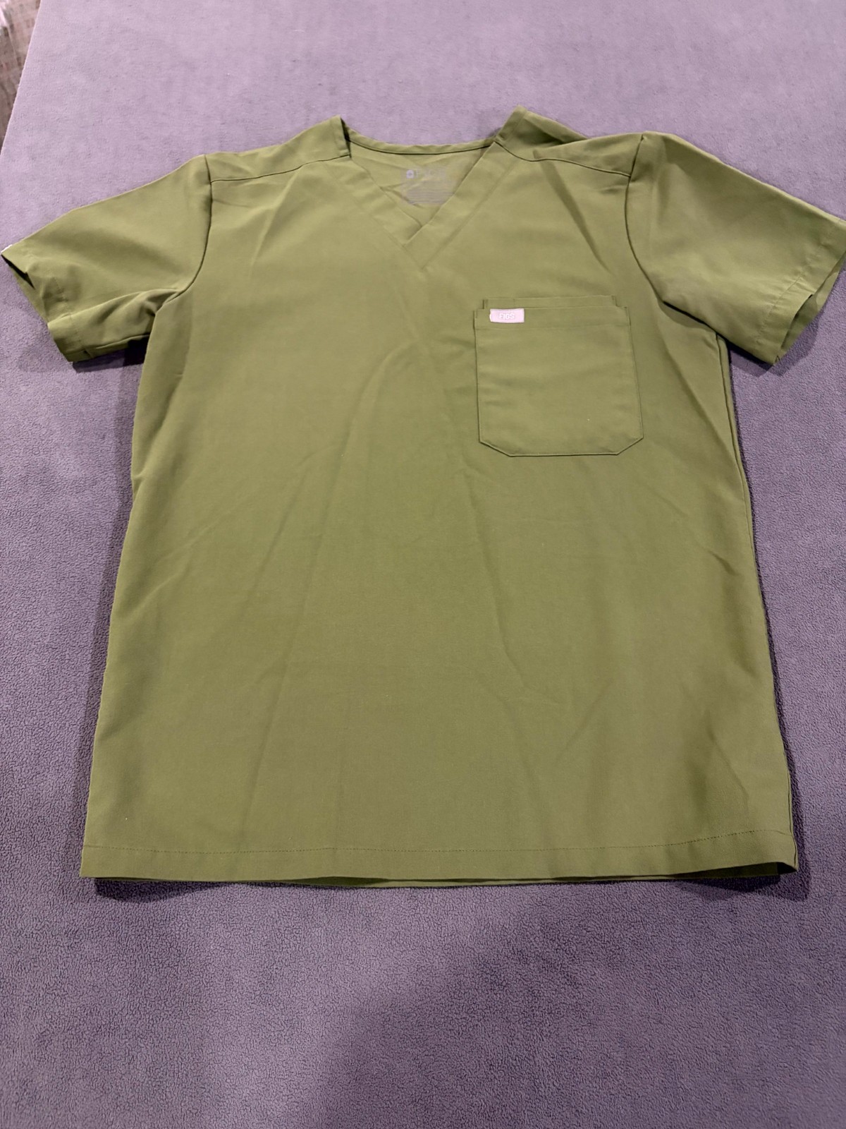 FIGS Technical Collection Pockets Scrub Top Mens XS Olive Green Stretch V Neck