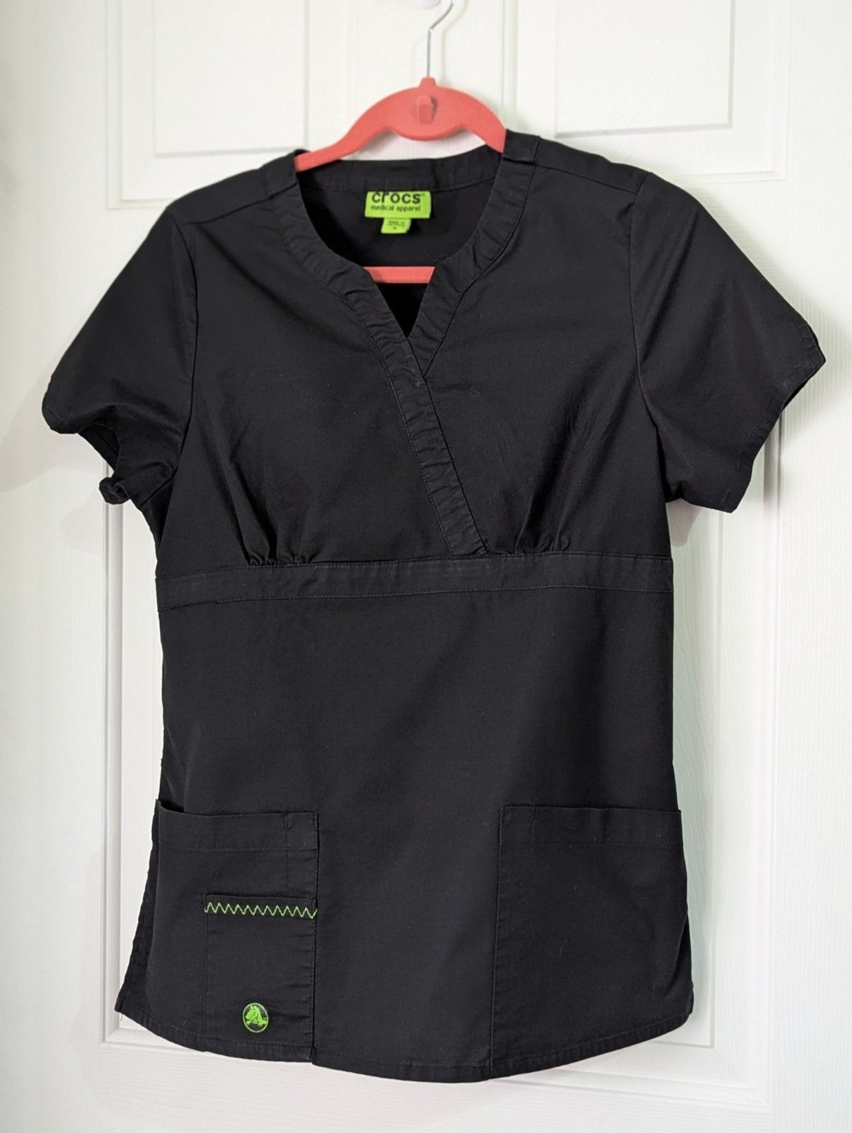 Crocs Scrub Top Women’s Small Pockets Black Medical Nurse Logo