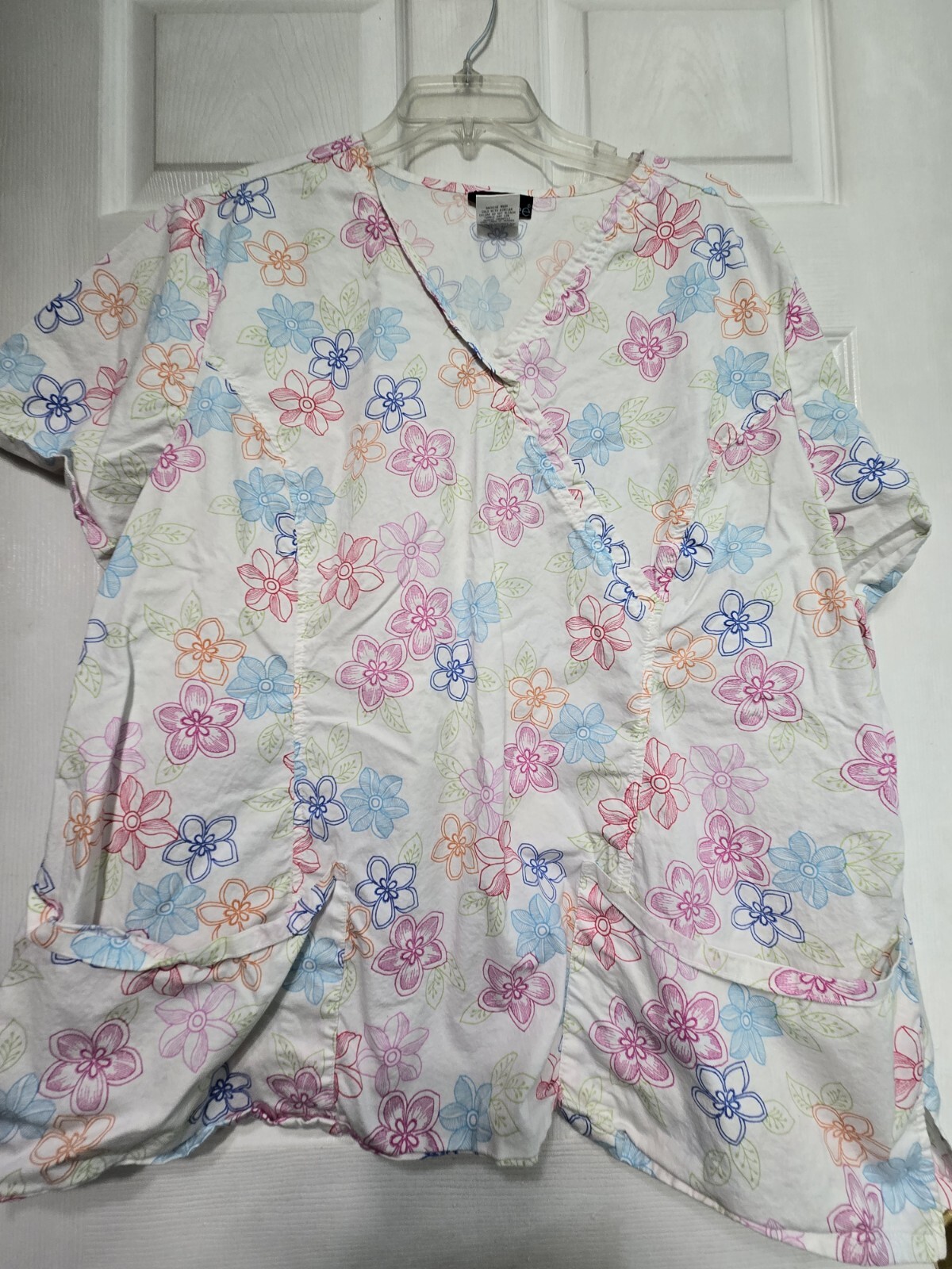 Cherokee Scrub Top Size 3XL-White/Pastel Floral Mock Wrap-Chest 28.5″/L 28.5″