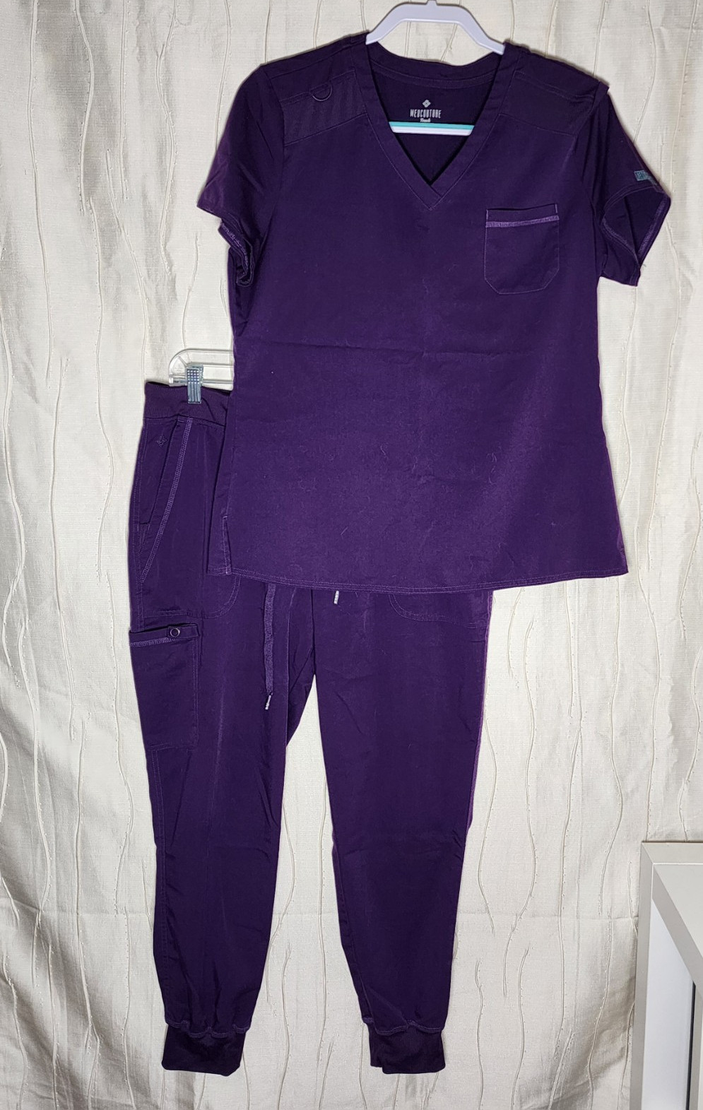 Med Couture Touch Women’s Purple Solid Knit Scrub Set V-Neck Top Jogger Pants L