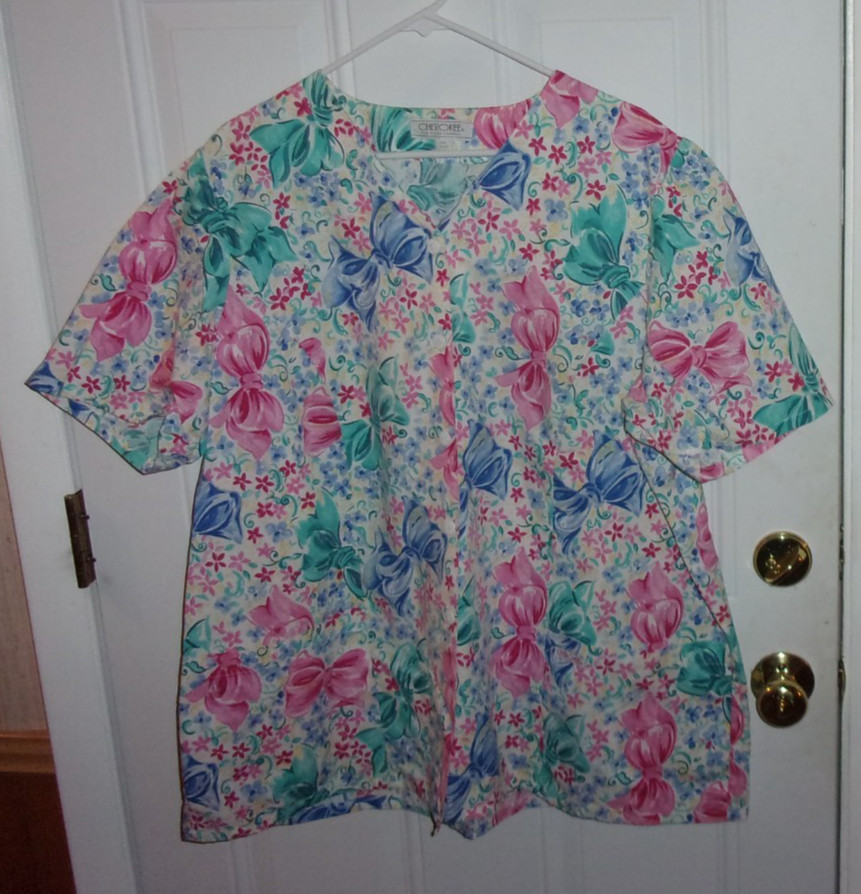 Cherokee Scrub Short Sleeve V-Neck Button Down Floral Top with Pockets Size 2X