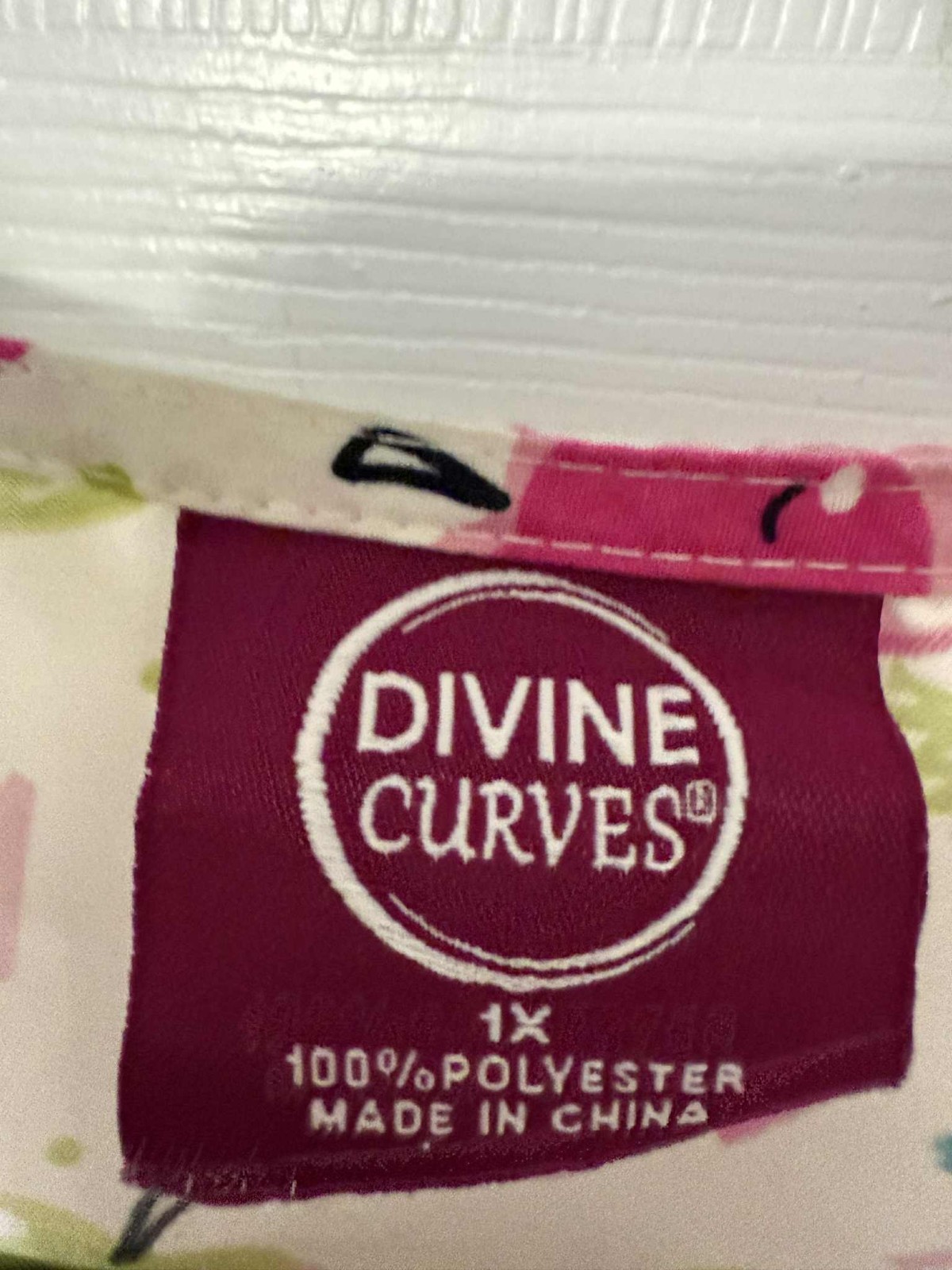 Divine Curves Ladies Scrub top Apple Print Size XL