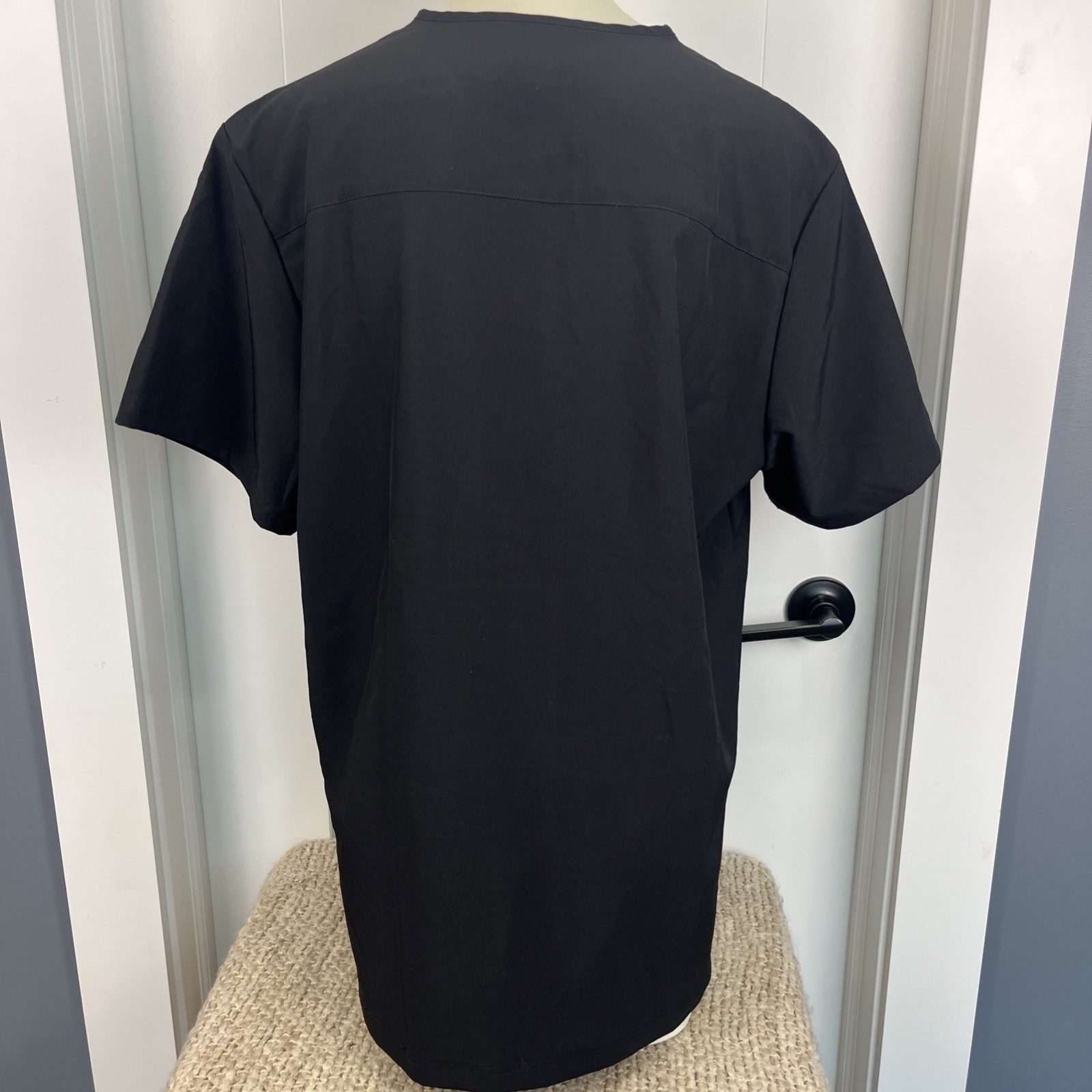 COZYFIT Scrub Top Women’s Soft Stretch V-Neck with 3 Pockets Size Medium