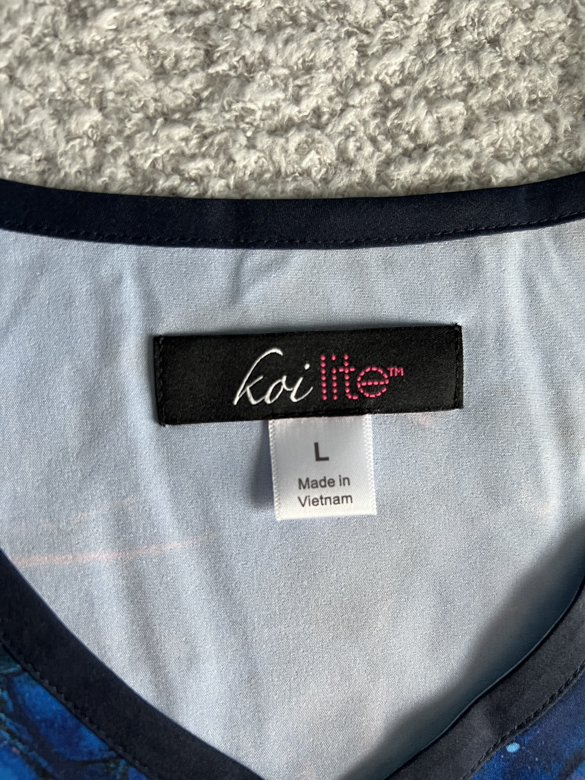Koi Lite Scrub Top Women’s Sz Large Blue Marbulous Pinks Marble Stretch Nursing