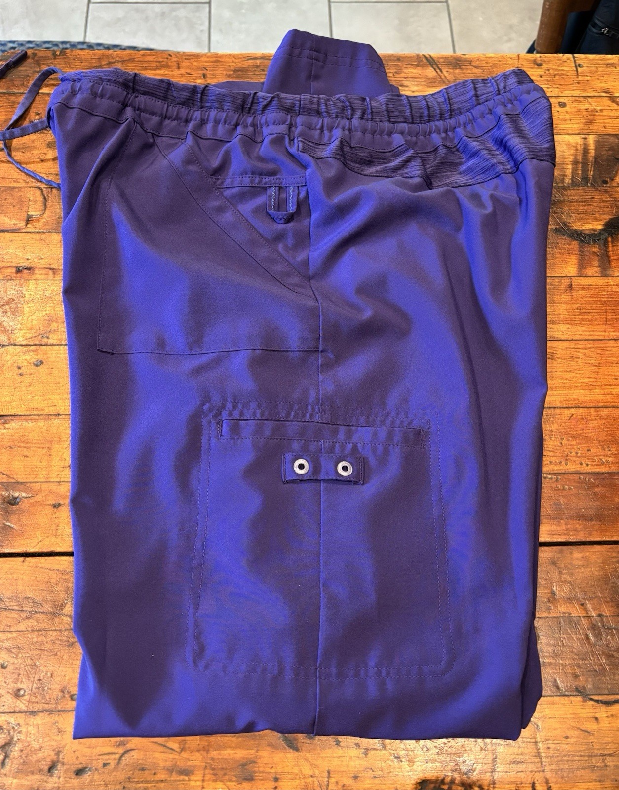Pre-Owned Urbane Performance Size Large Women’s Scrub Set-Color Purple-Stretch