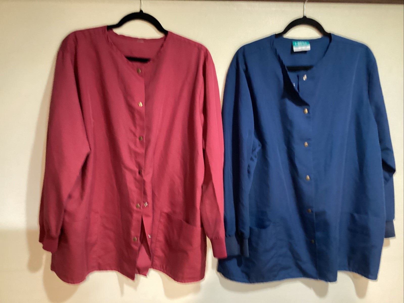 CREST SCRUDS For Women Style 3240 Size 2xL Set Of 2 Red And Blue
