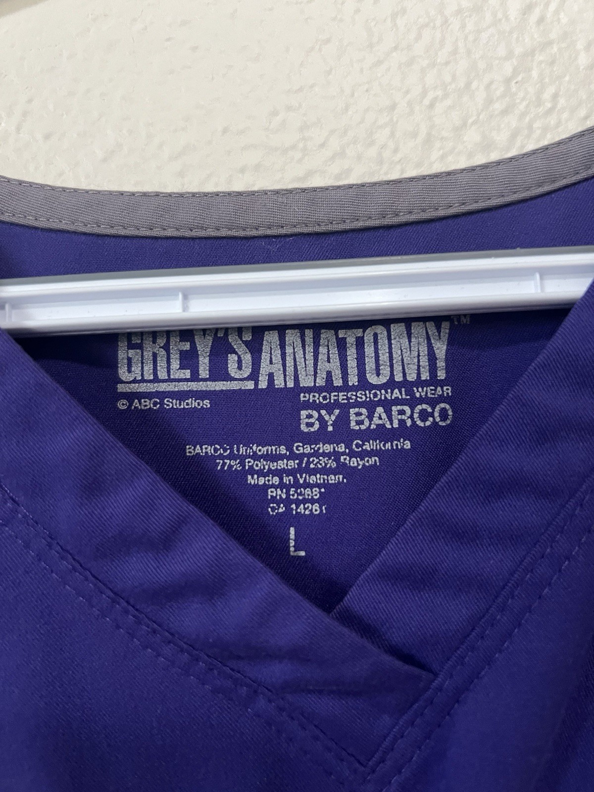 Grey’s Anatomy by Barco Women’s Scrub Top Purple Solid Polyester/Rayon L