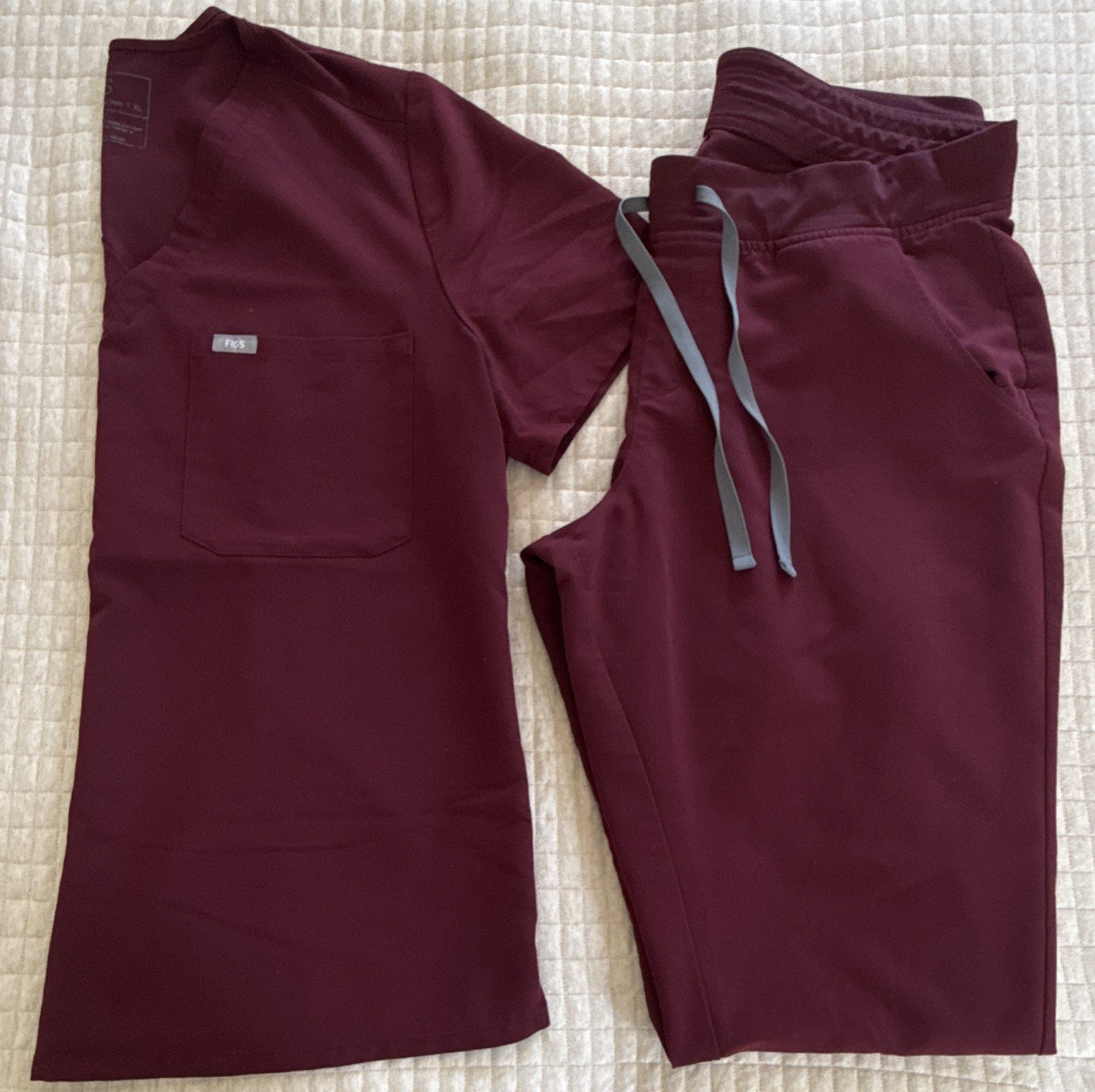 FIGS Technical Collection Women’s XL Burgundy Scrub Set Top & Joggers
