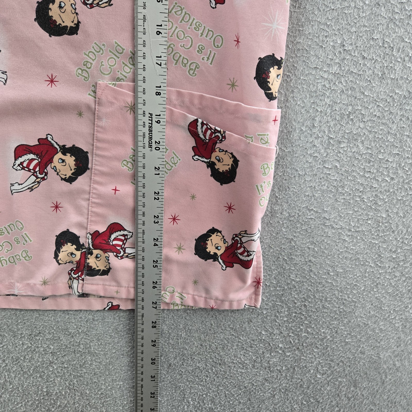 Betty Boop Women Scrub Top M (8/10) Pink Graphic Baby It’s Cold Outside