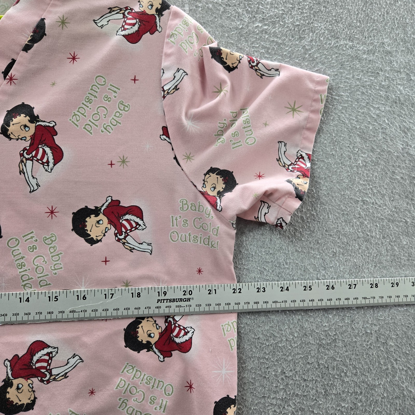 Betty Boop Women Scrub Top M (8/10) Pink Graphic Baby It’s Cold Outside