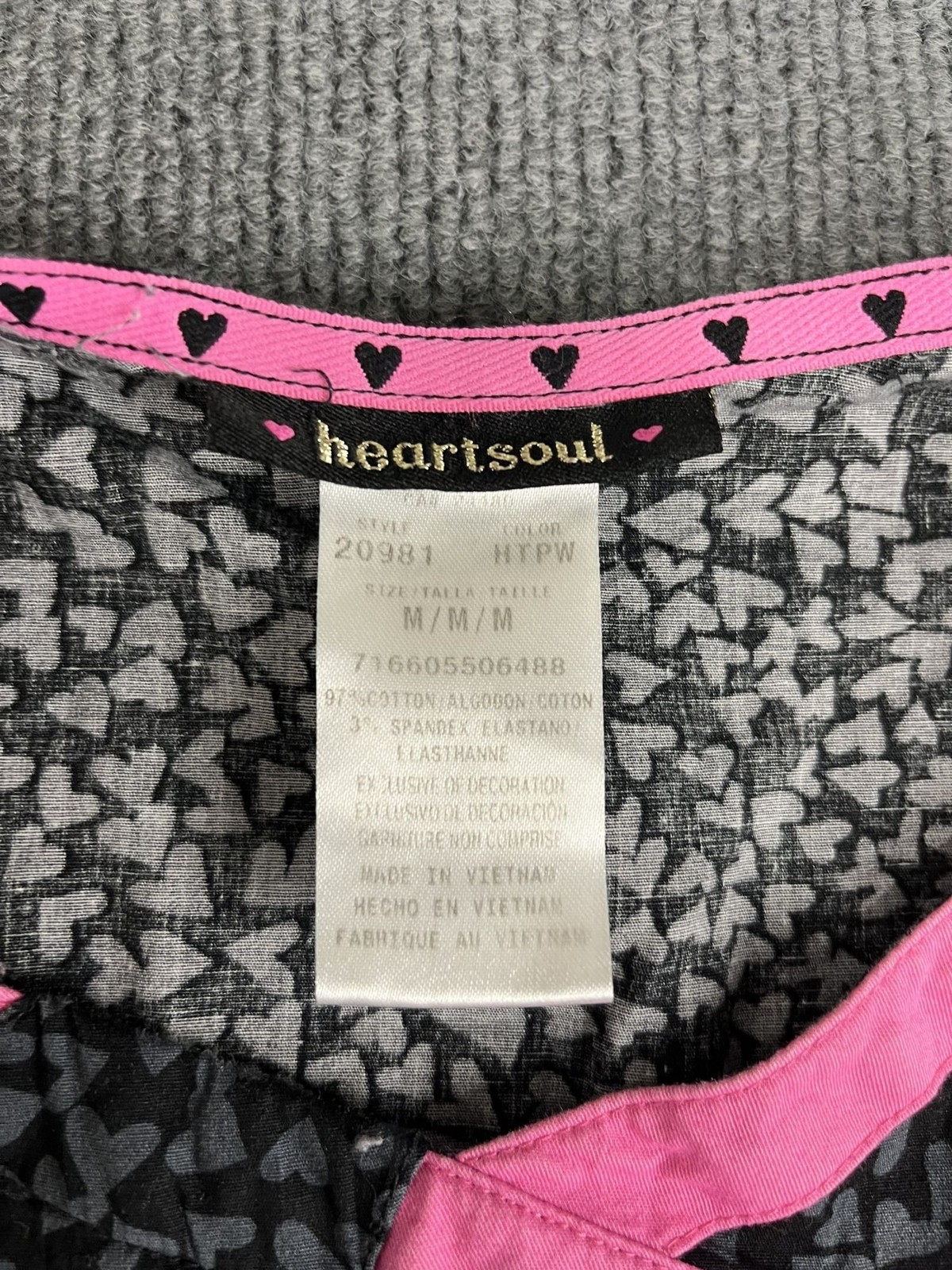 Heartsoul Womens Black Gray Heart Print Scrub Top Short Sleeve Pink Trim M