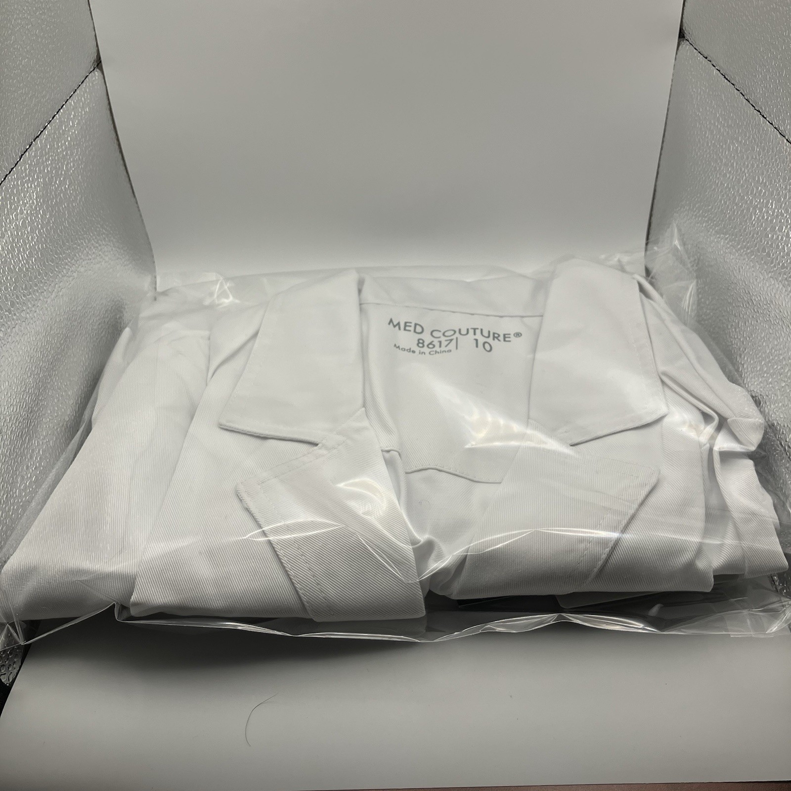 Med Couture 8617 Scrubs Lab Coat / Doctor’s Coat Size 10 White (WHIT) – New
