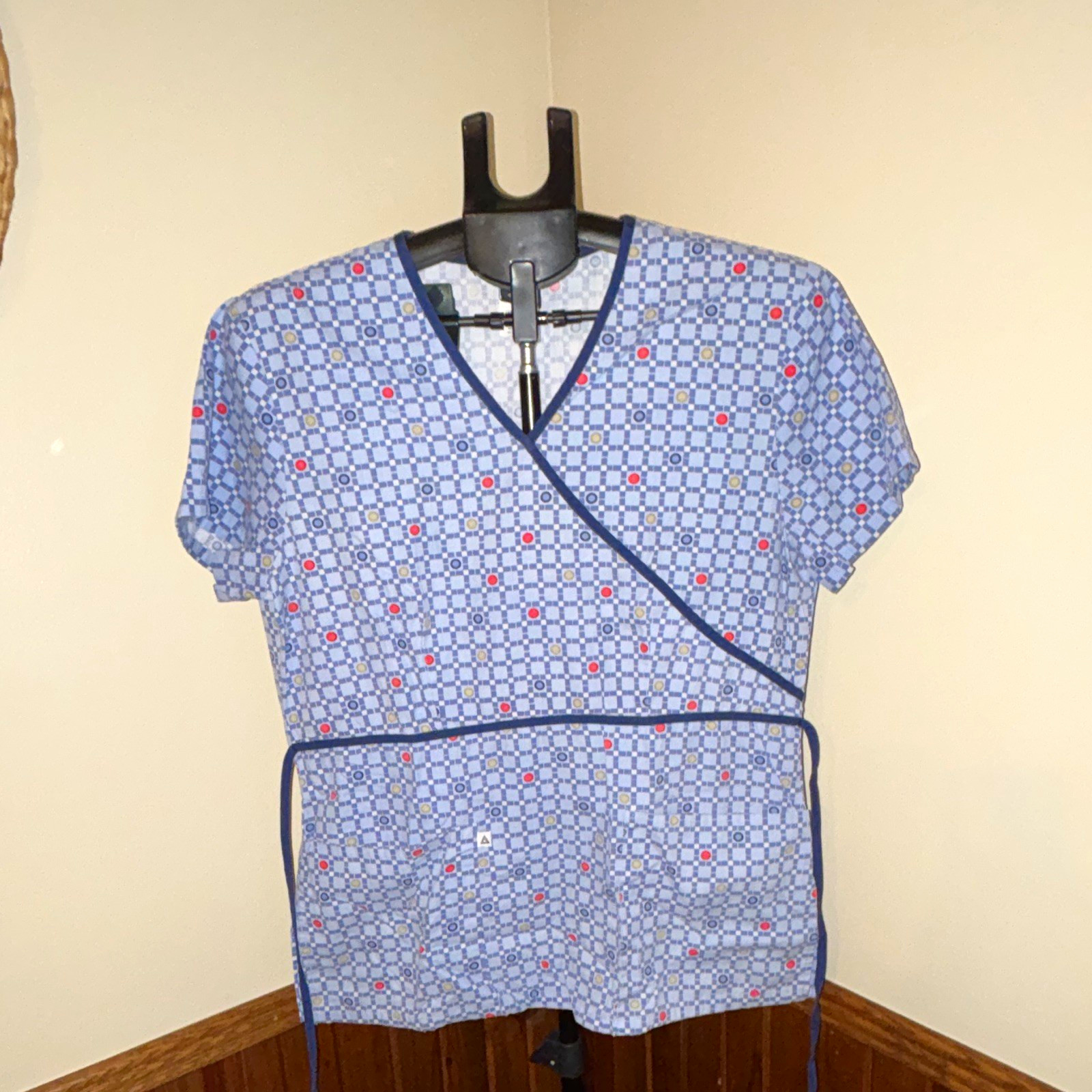 Cherokee Women’s Scrub Top S Blue Wrap Tie Short Sleeve Geometric Poly/Cotton