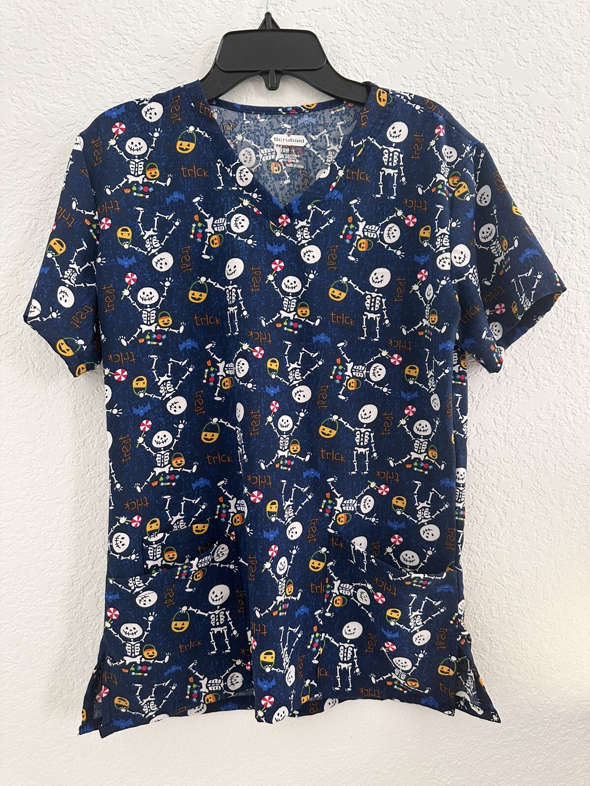Halloween Scrub Top Scrubaid Women’s M (10-12) Trick Or Treat Skeletons Blue