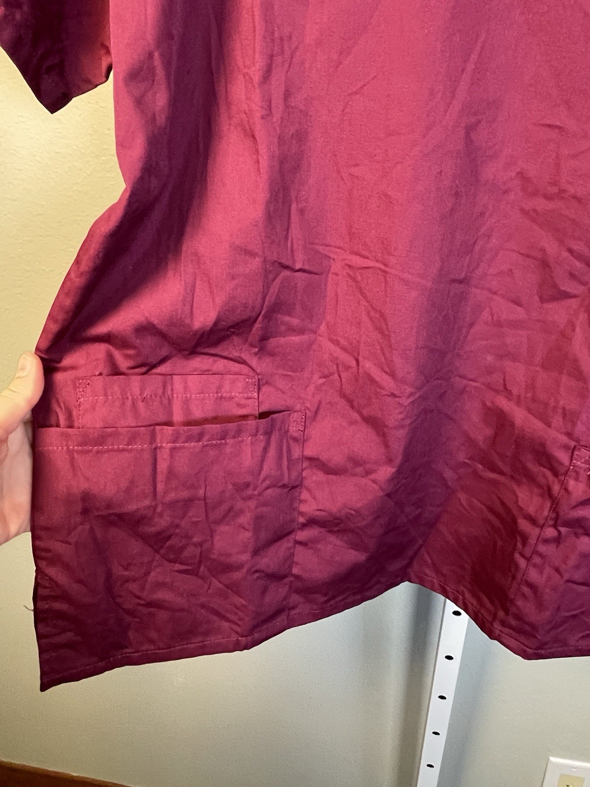 NEW Cherokee Workwear Scrub Top Medium Women’s V Neck Wine Maroon 4700 Uniform