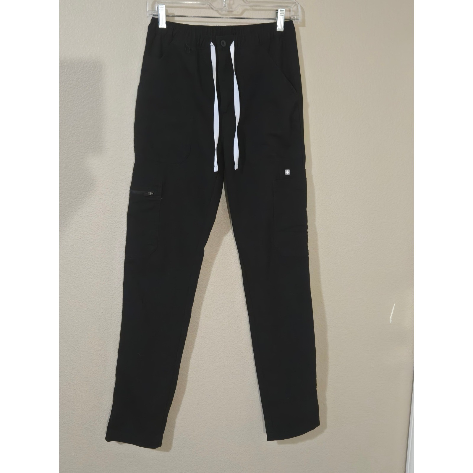 FIGS Technical Collection Scrub Set Black V-Neck Top Cargo Jogger Pants XS