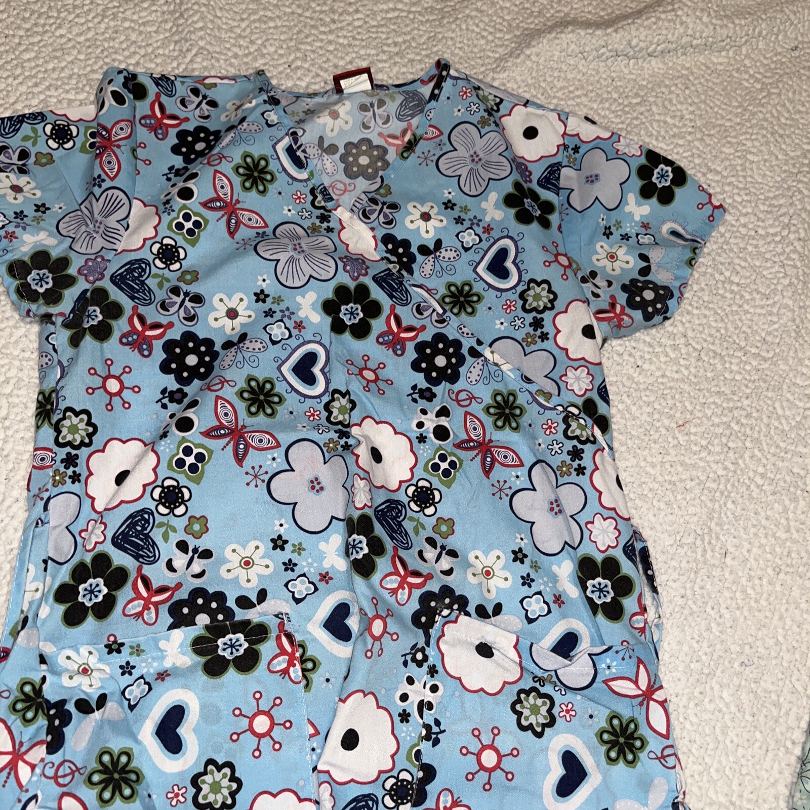 Med Couture XS scrub top Red blue and white (See pattern in pics!!)