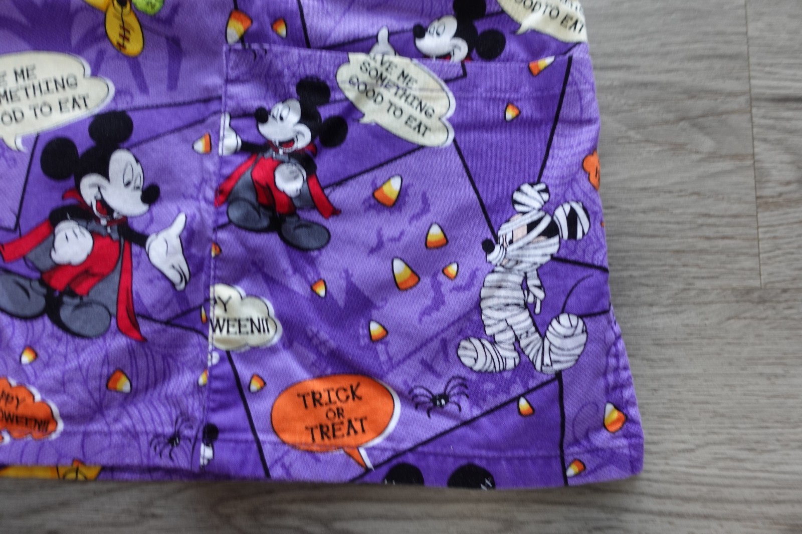 Disney Branded Purple Halloween V Neck Women’s Size Medium Scrub Top Mickey