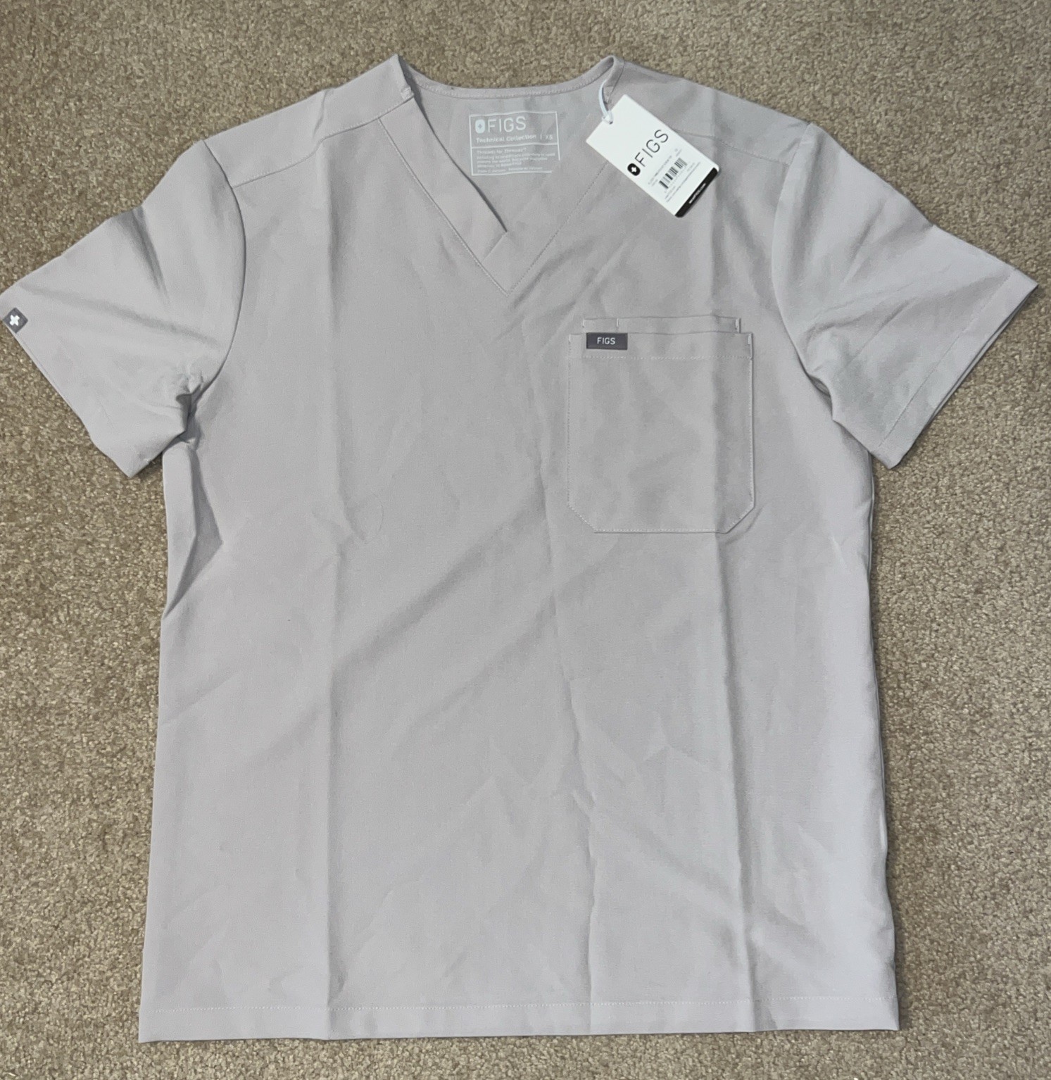 NEW Figs Men’s Size XS Leon Three Pocket Scrub Top Medical Color Slate