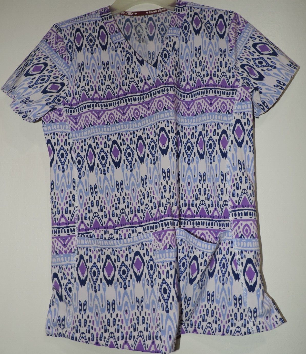 Divine Stretch Scrub Top Womens Multi-colored V-Neck Short Slv SZ S poly/spandex