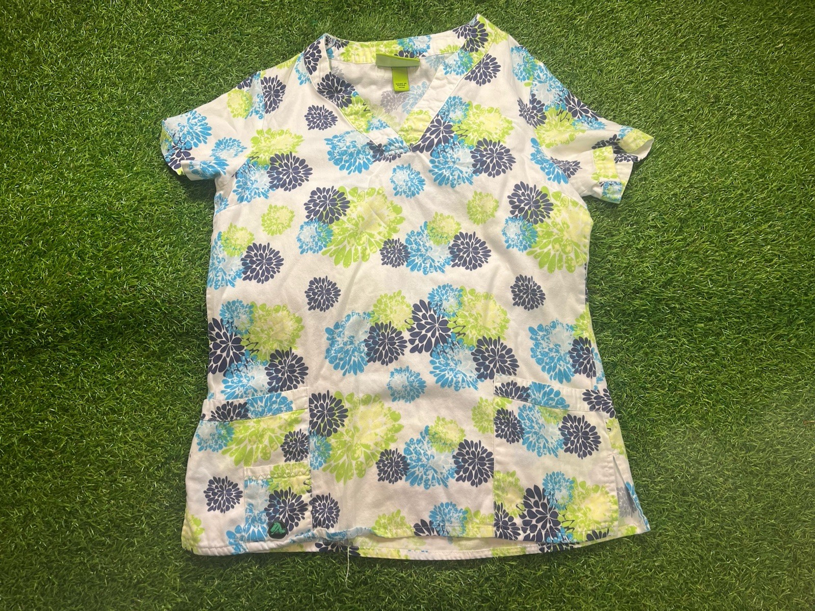 Crocs Medical Apparel Floral Scrub Top Blue Green White Women’s Medium