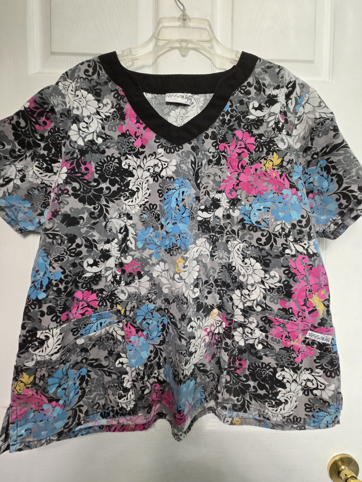 UA Scrubs Scrub Top Size 2XL-Grey/Pink/Aqua Floral w/Black-Chest 27.5″/L 27.5″