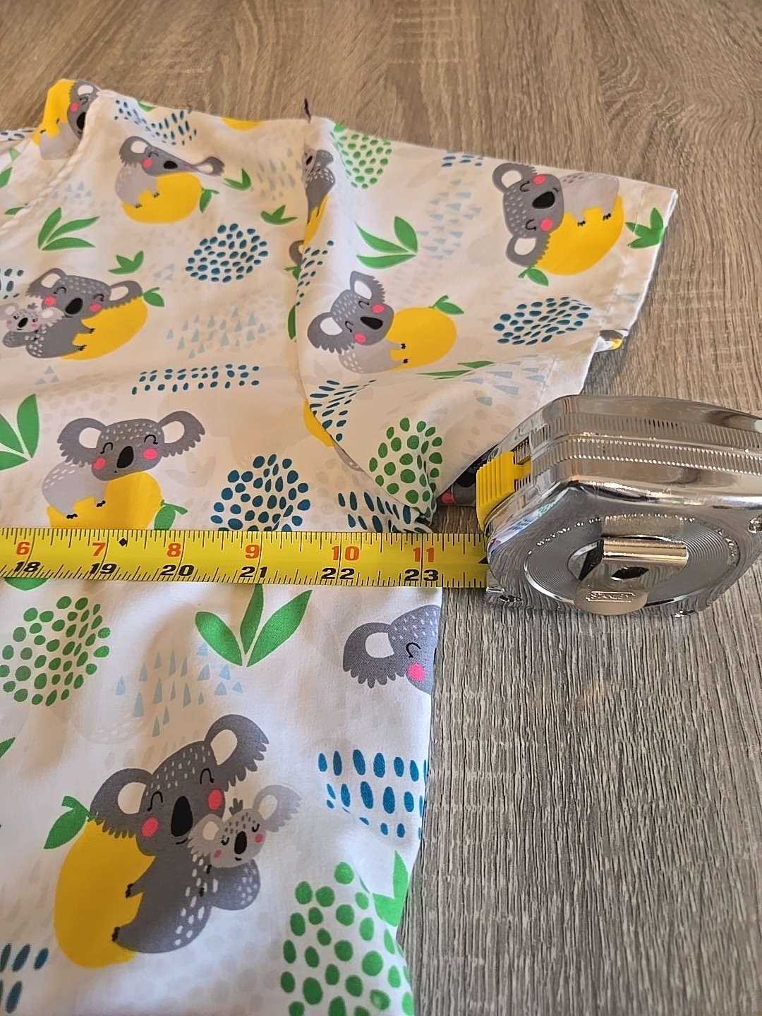 Divine Stretch By JDM White KOALA BEAR Lemon Scrub Top Short Sleeve Sz XL