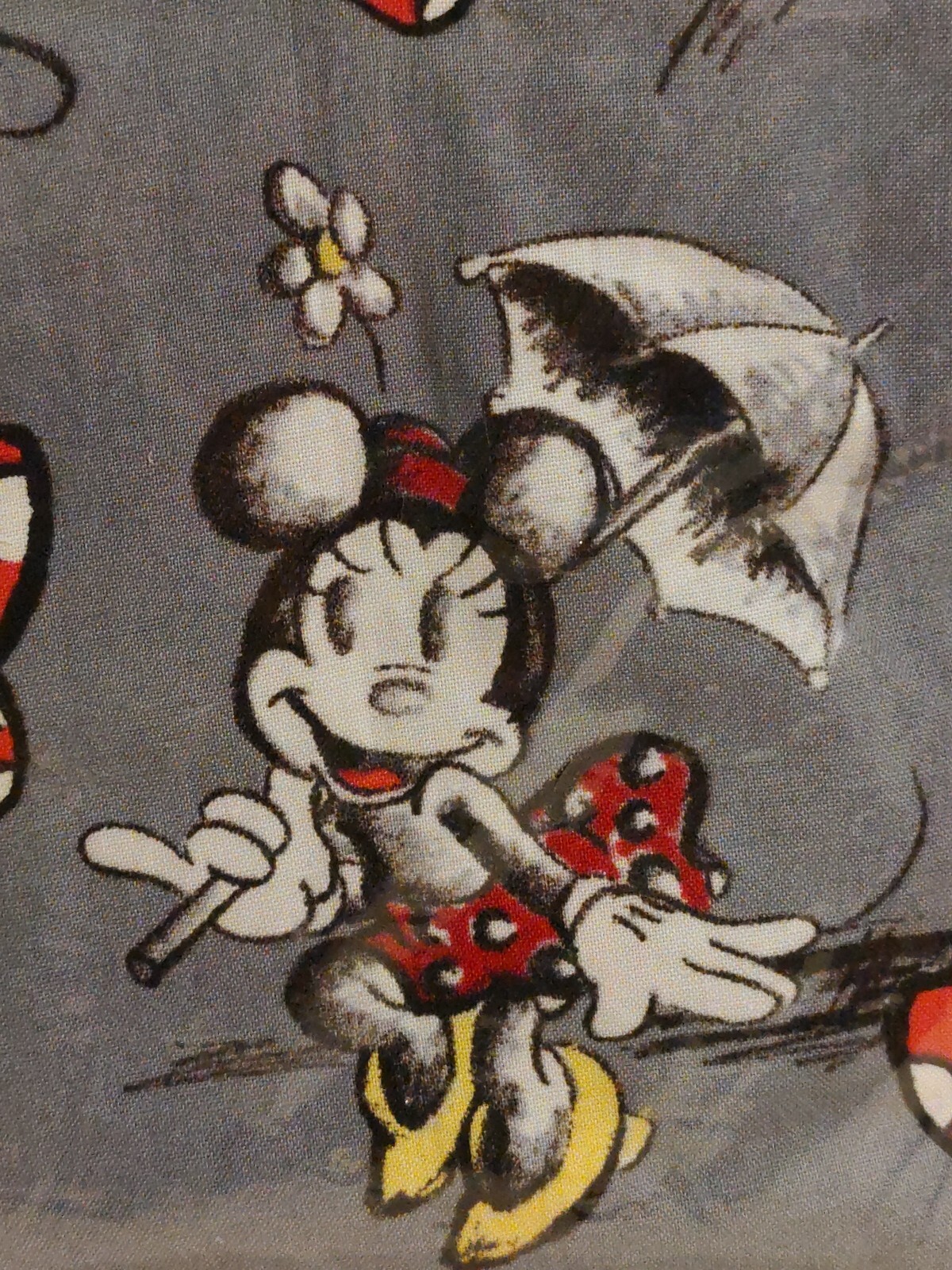 Disney Minnie Mouse Women’s Scrub Top Size Medium Grey Red 100% Cotton Cambodia