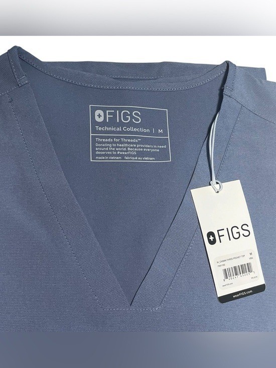 FIGS Casma Three-Pocket Scrub Top. Size-Medium. Color- Vapor Blue. NWT.
