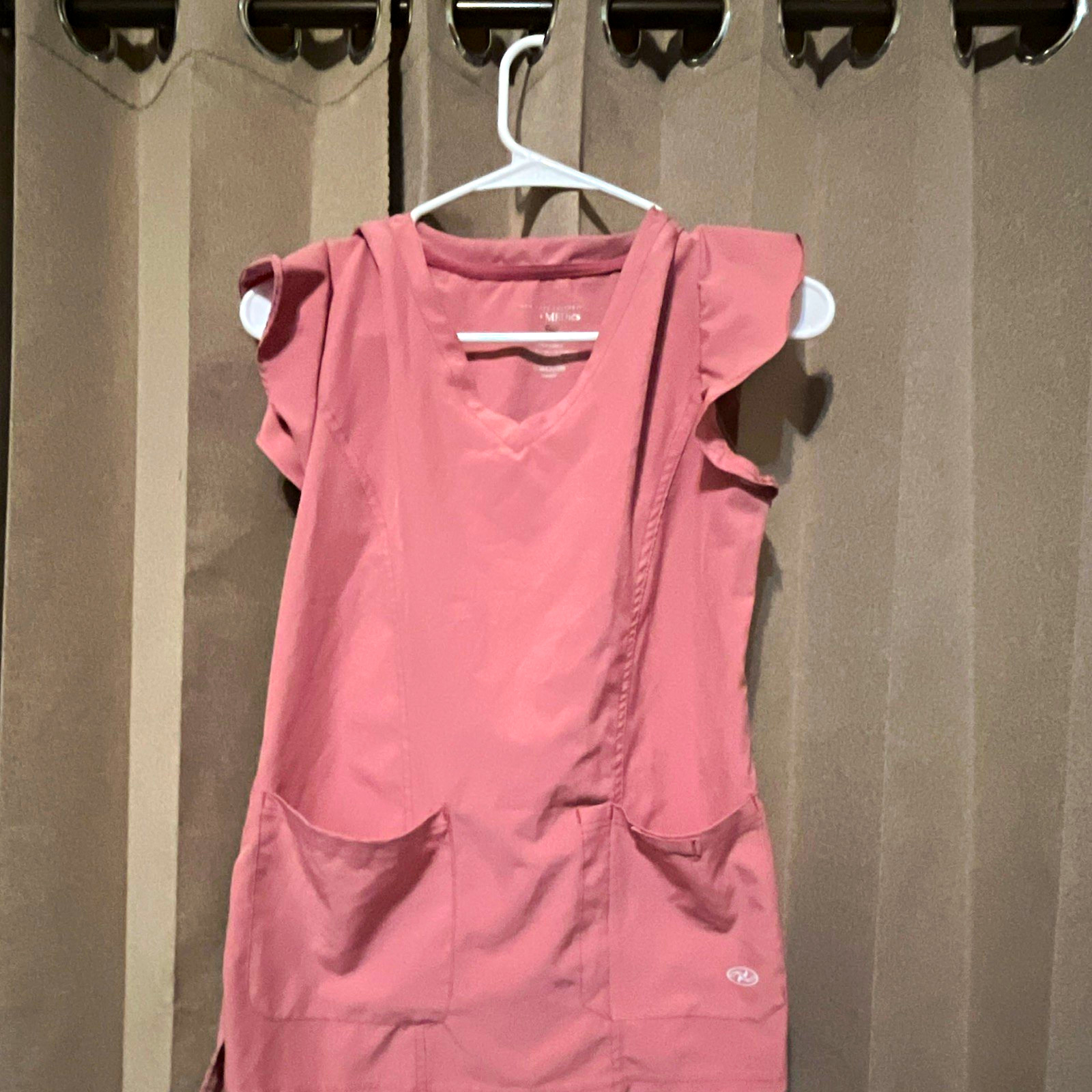 MEDics Women’s Pink V-Neck Scrub Top Size S Solid Polyester Woven