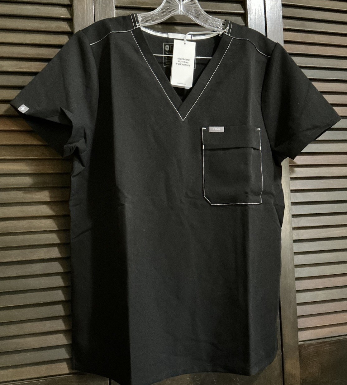FIGS NWT Scrub Top Black Bei Classic Cargo Pocketed Technical Collection Sz L